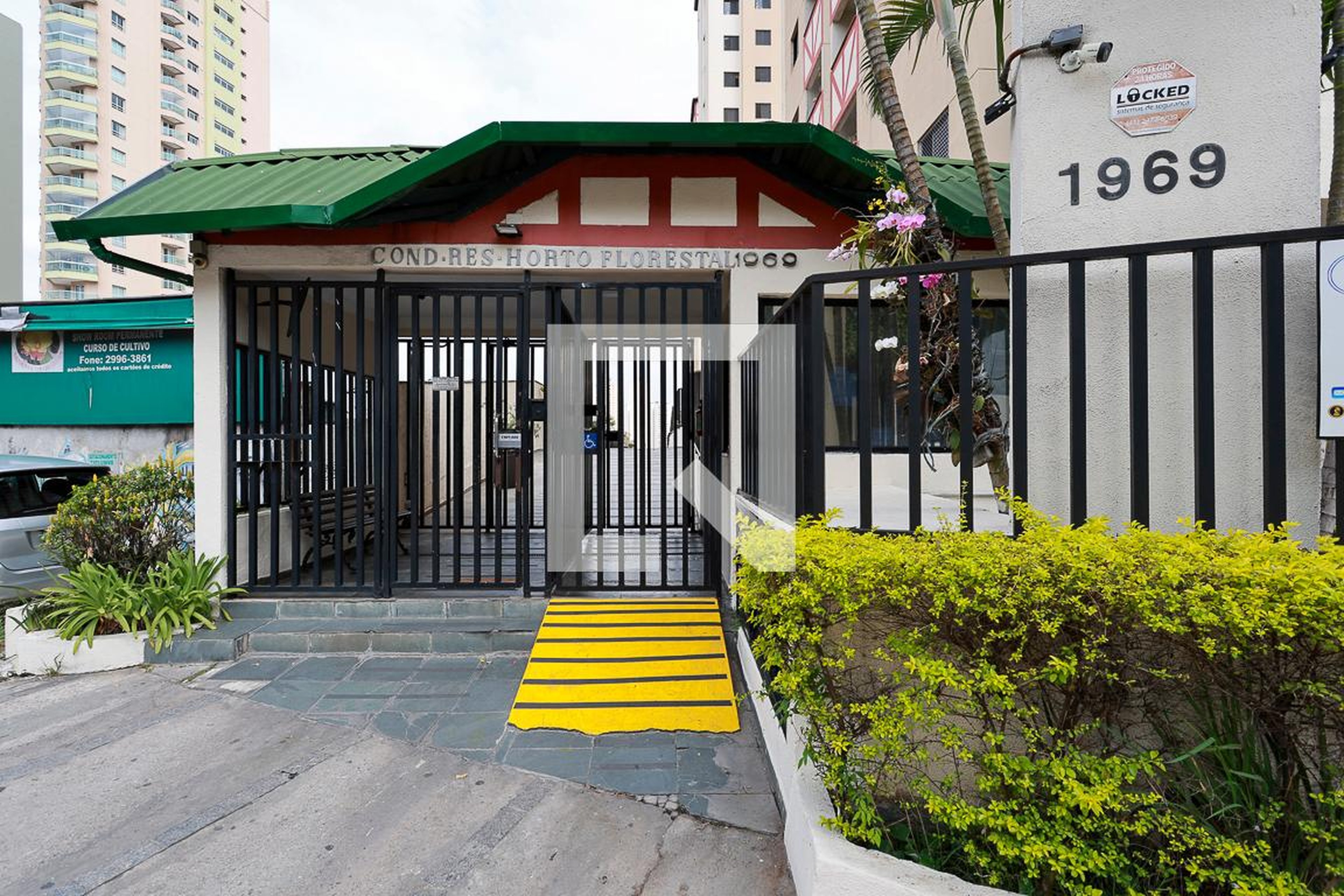 Fachada do condomínio Condomínio Conjunto dos Bancários Horto Florestal
