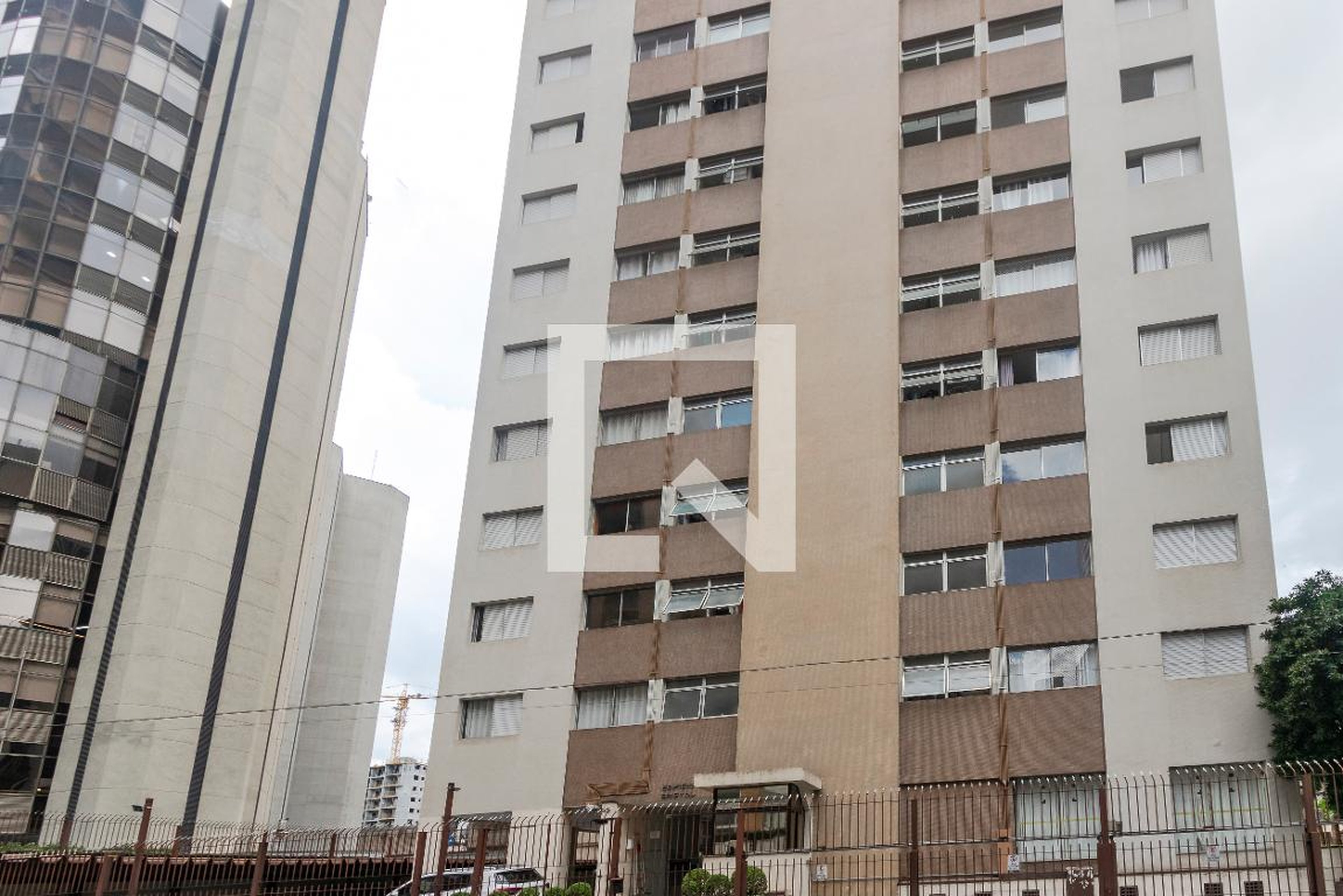 Fachada Condomínio em Rua José Muniz dos Santos, 33