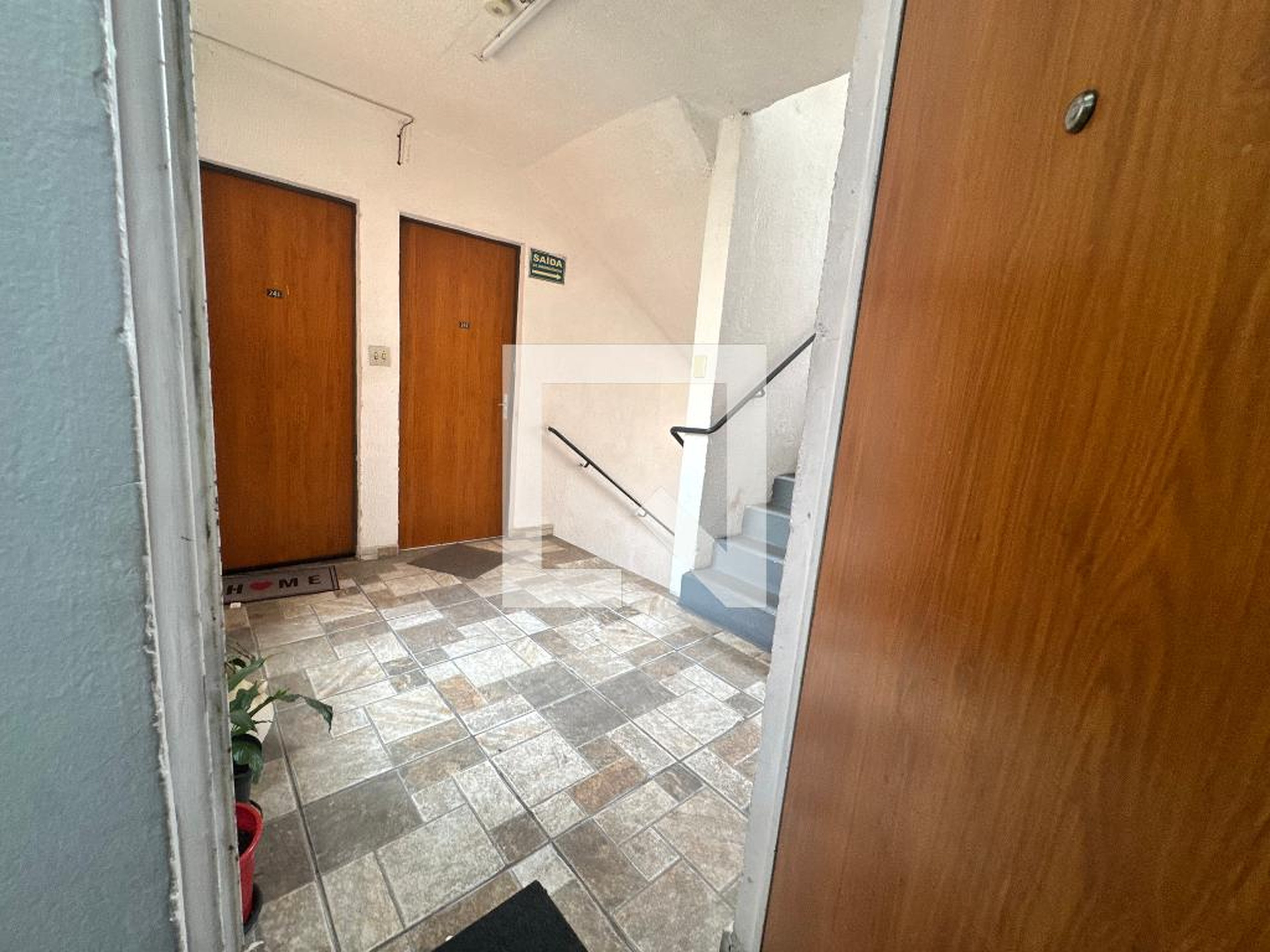 Hall de entrada Condomínio em Rua Laranjeira, 2