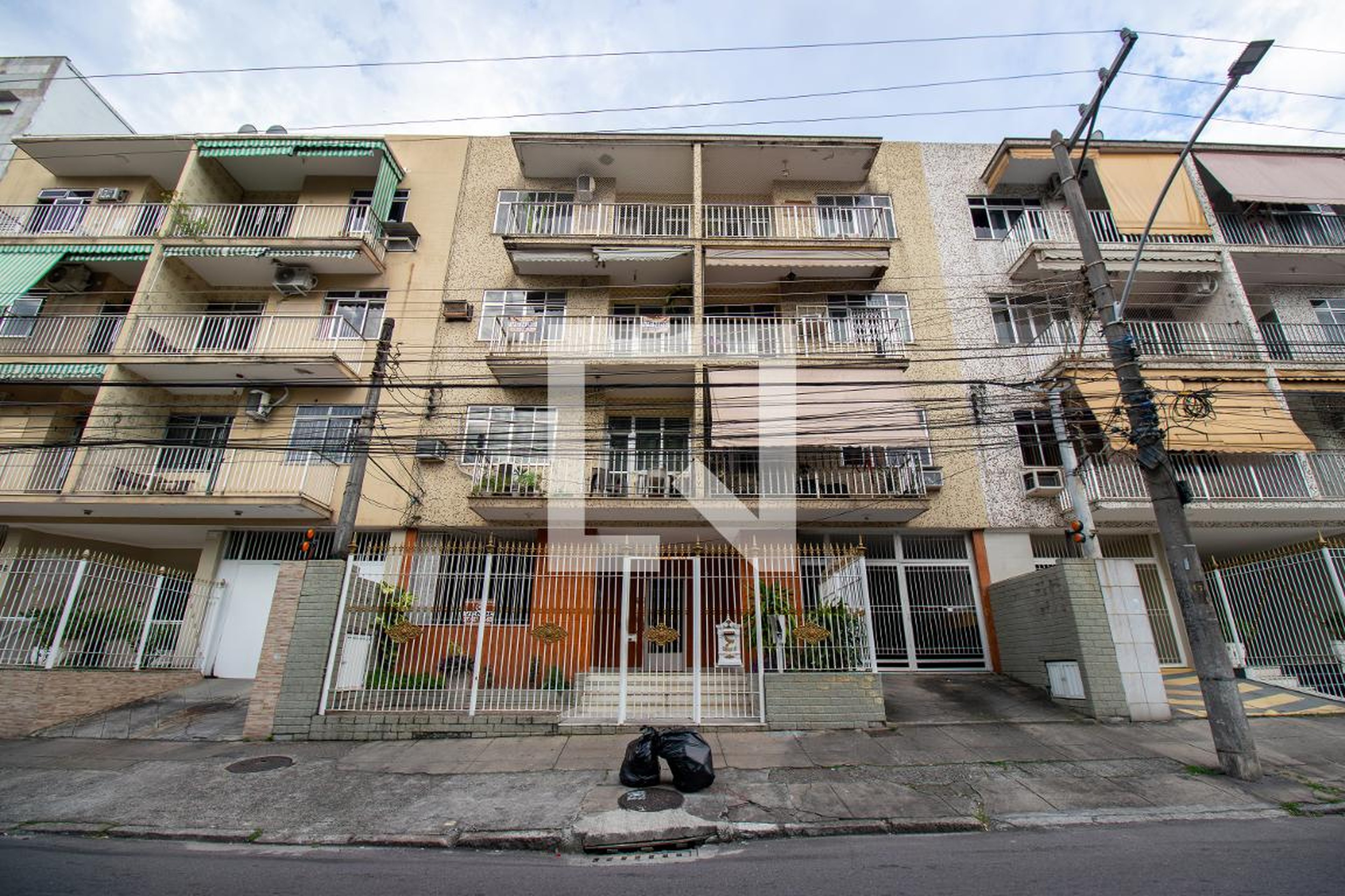 Fachada Condomínio em Rua Manuel de Araújo, 114