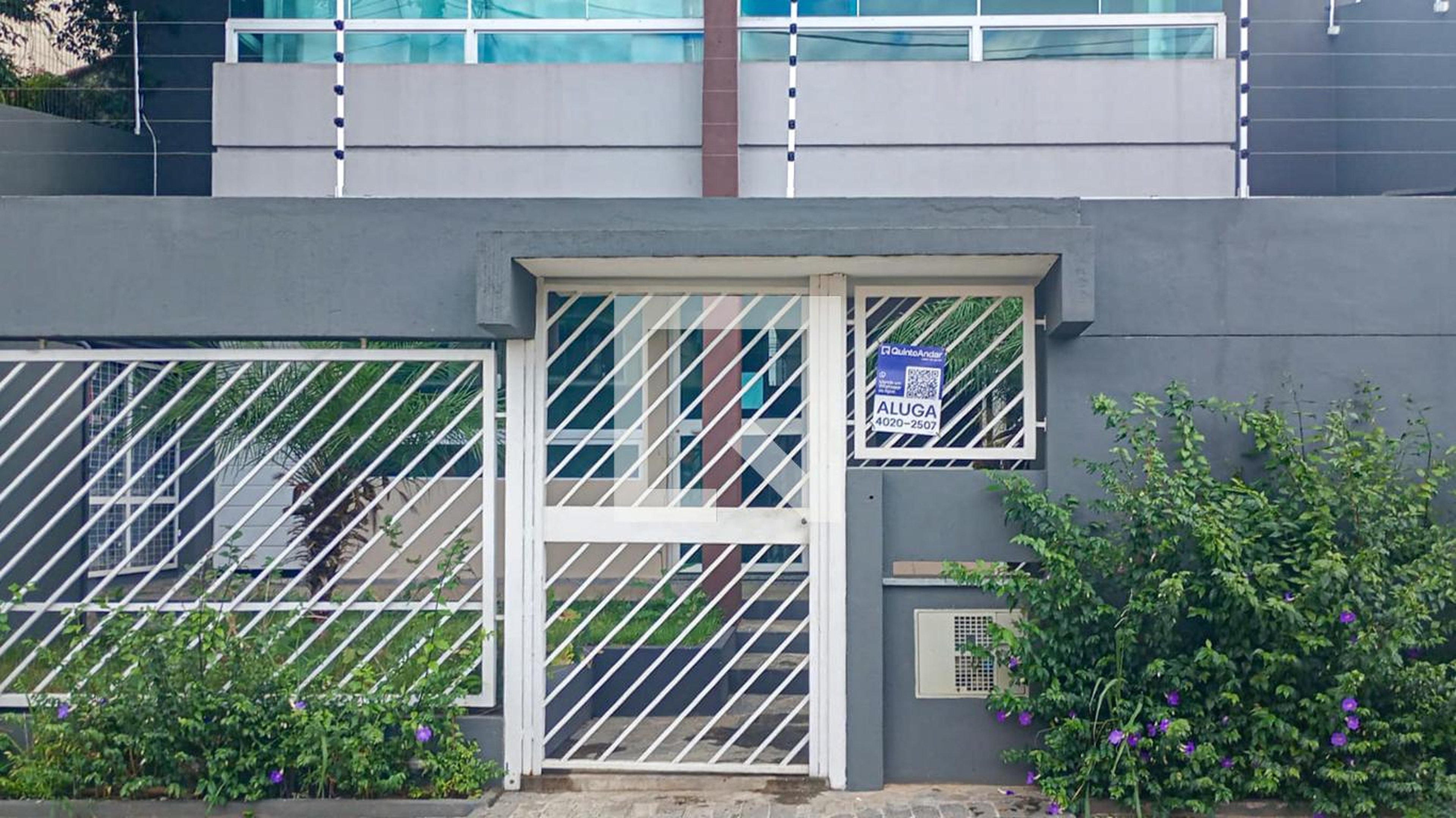 Fachada Condomínio em Rua Domélia, 25