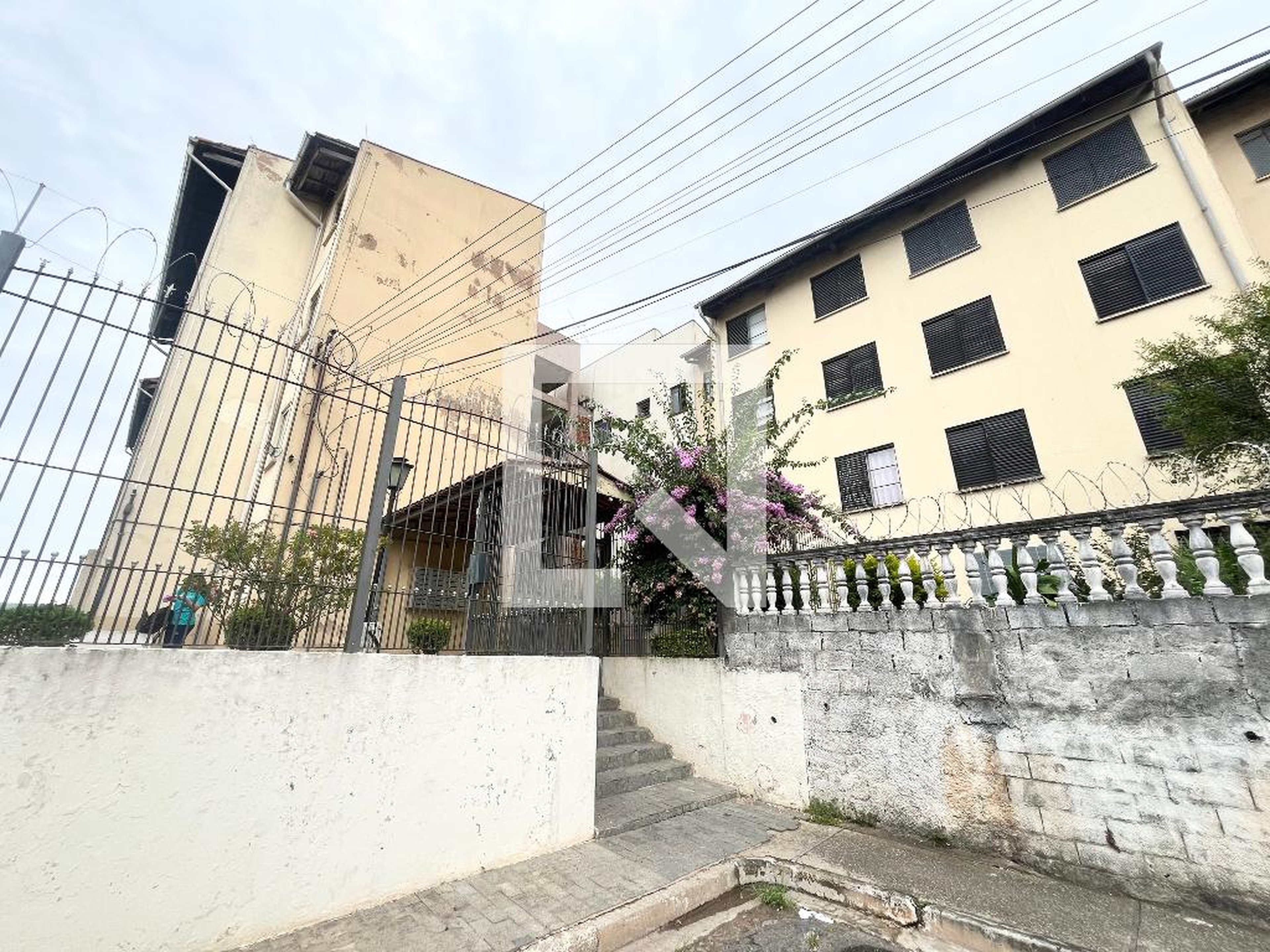 Fachada Condomínio em Rua Valê do Sol, 194