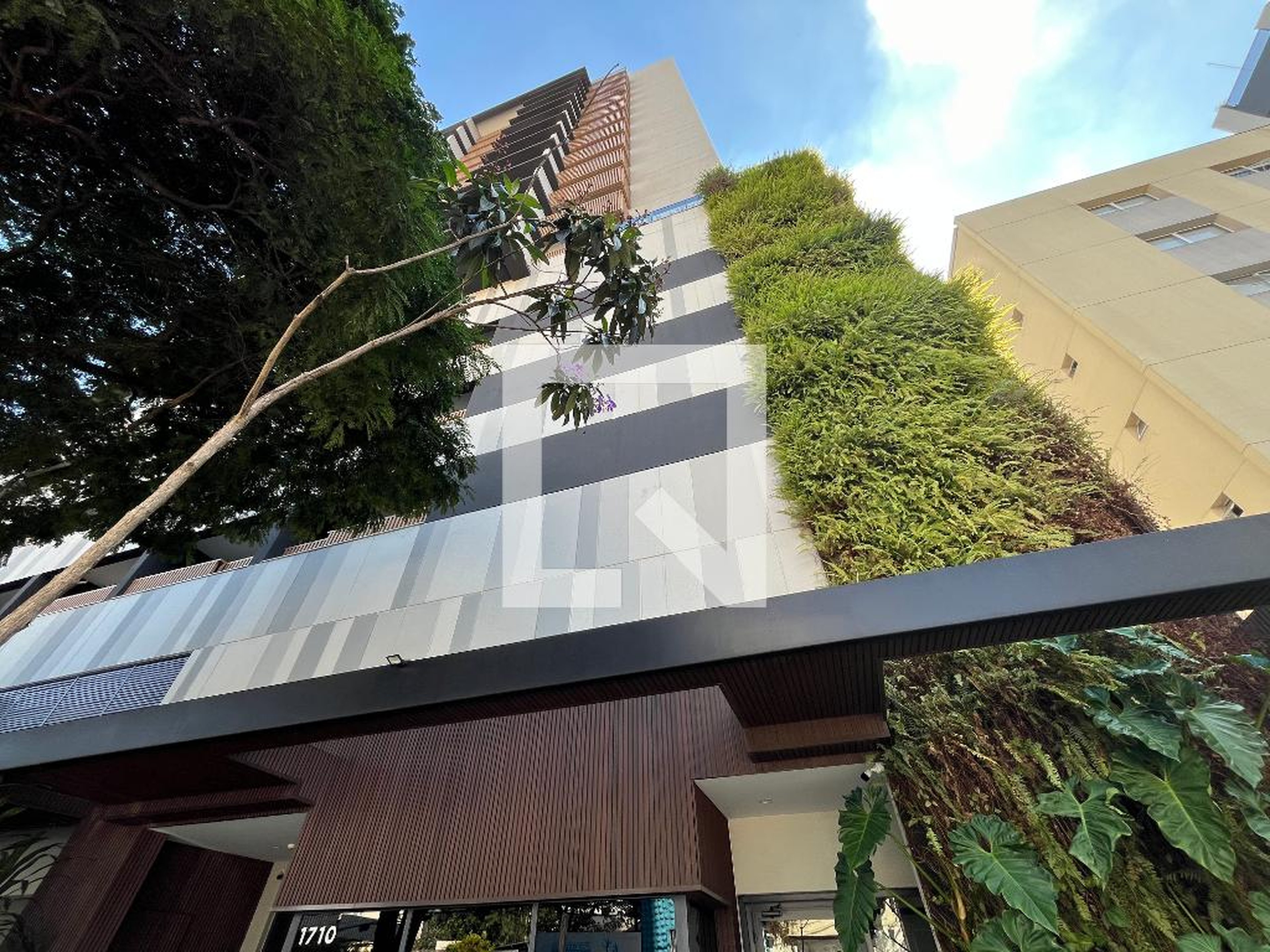 Fachada Condomínio em Rua Loefgren, 1690