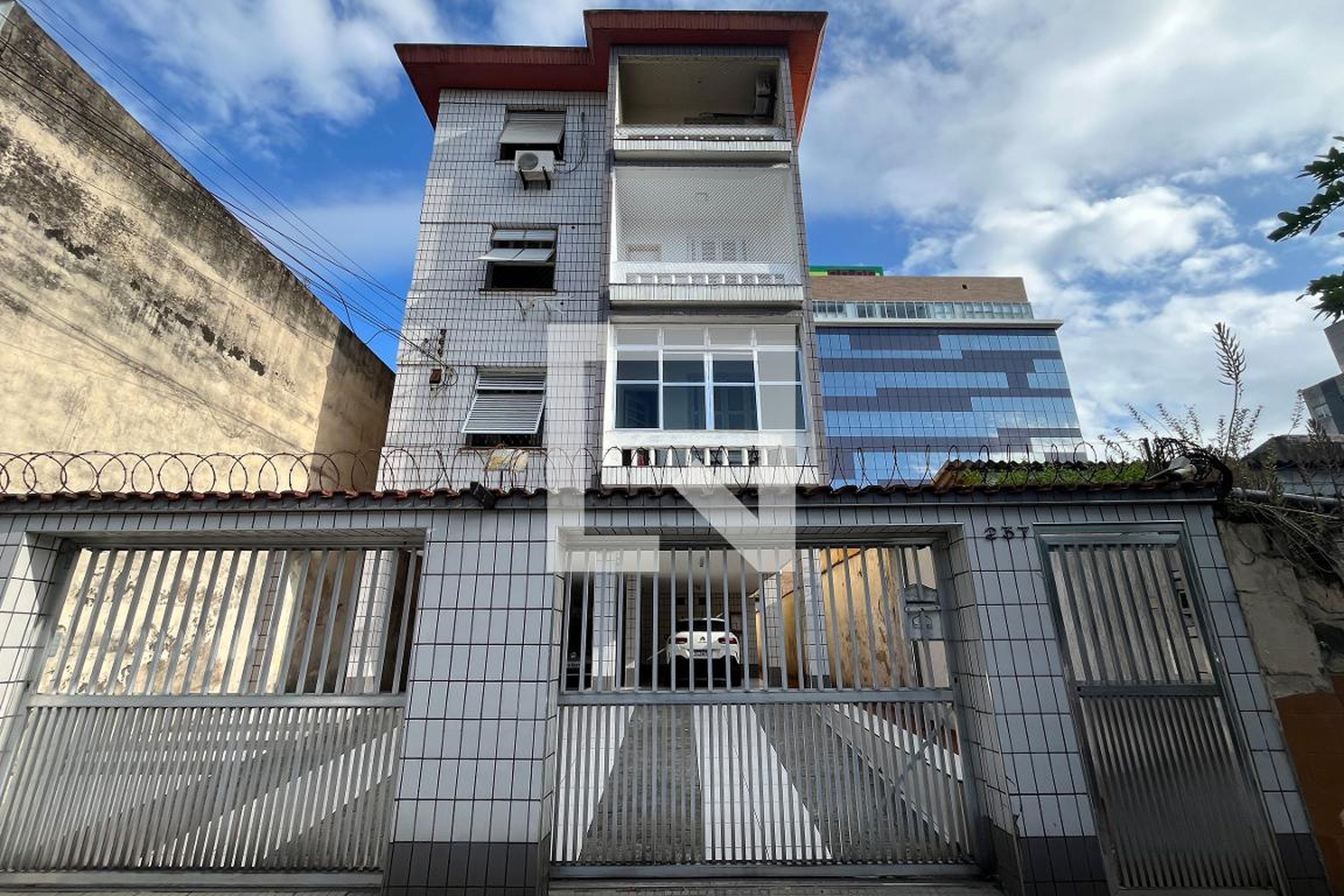 Fachada Condomínio em Rua Almeida de Moraes, 237