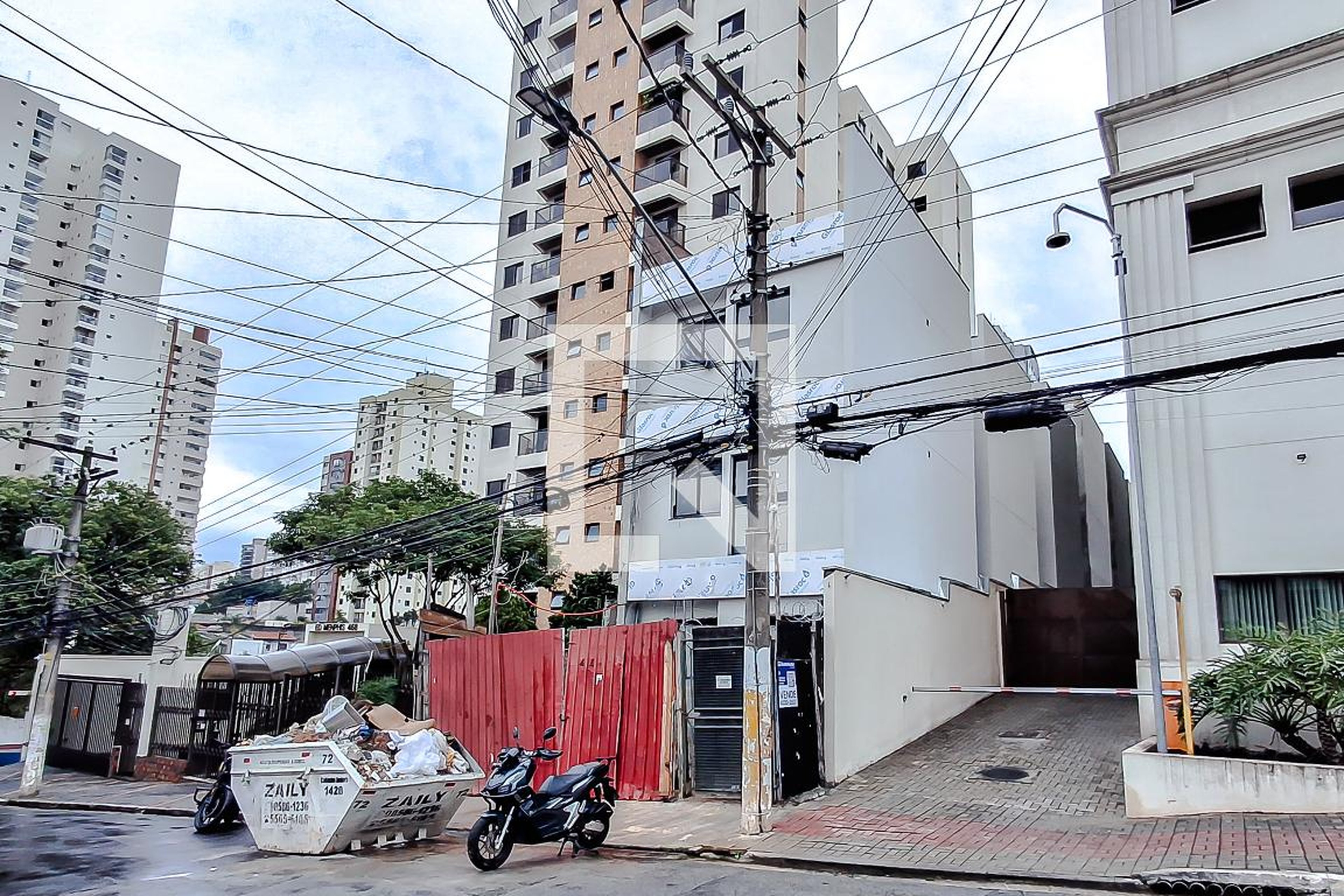 Fachada Condomínio em Rua Joel Jorge de Melo, 444