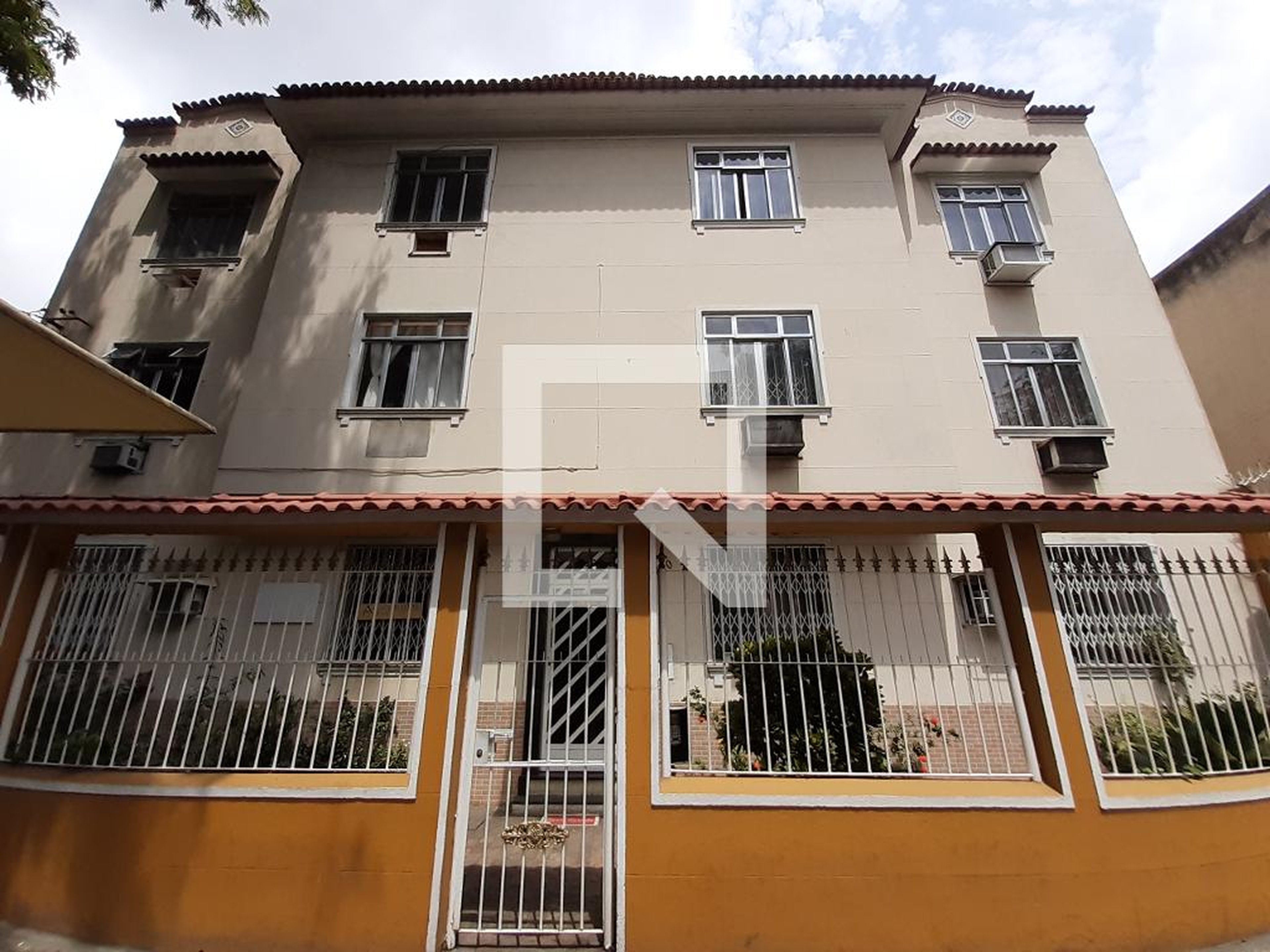 Fachada Condomínio em Rua Condessa Belmonte, 200