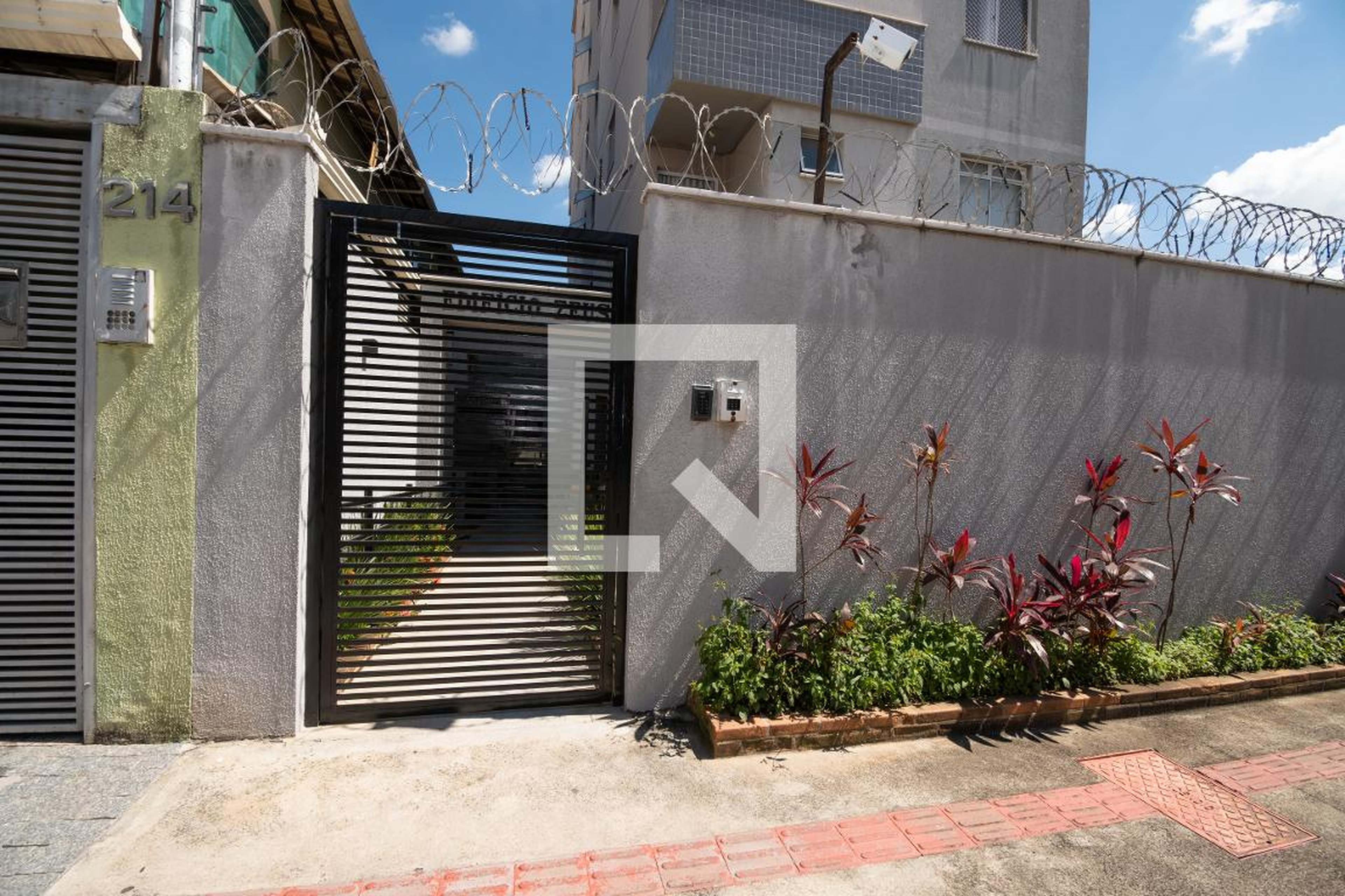 Fachada Condomínio em Rua Antônio Pinto Lana, 202