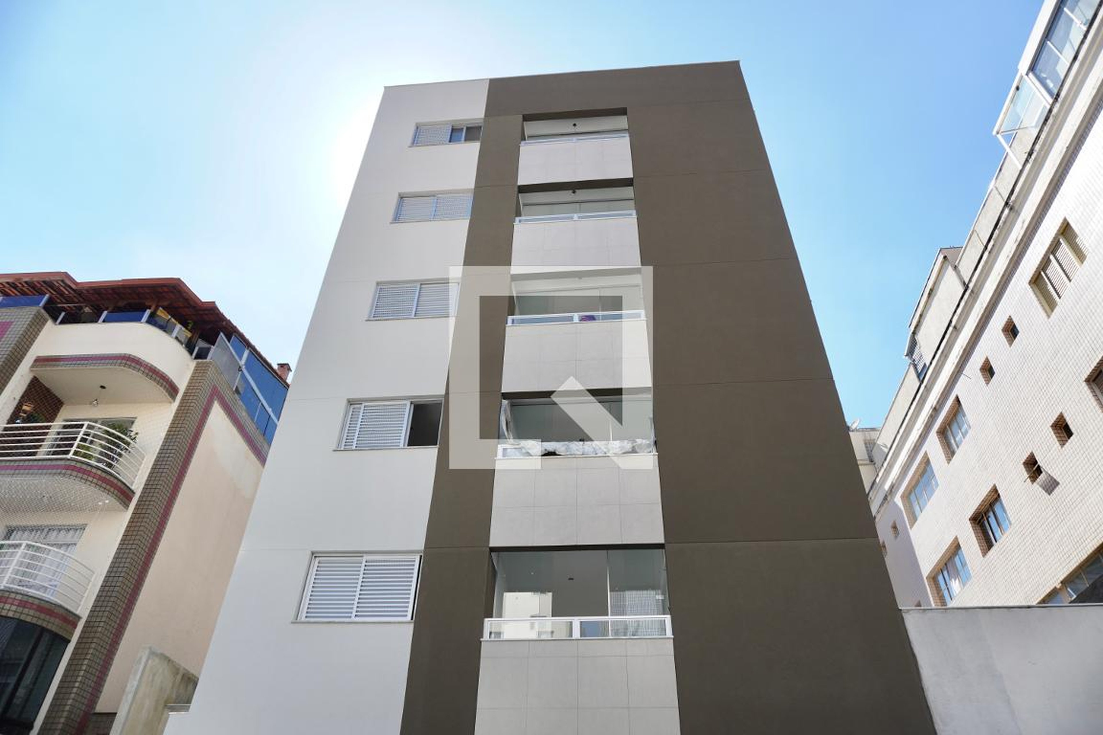 Fachada do Prédio Condomínio em Rua Vênus, 273