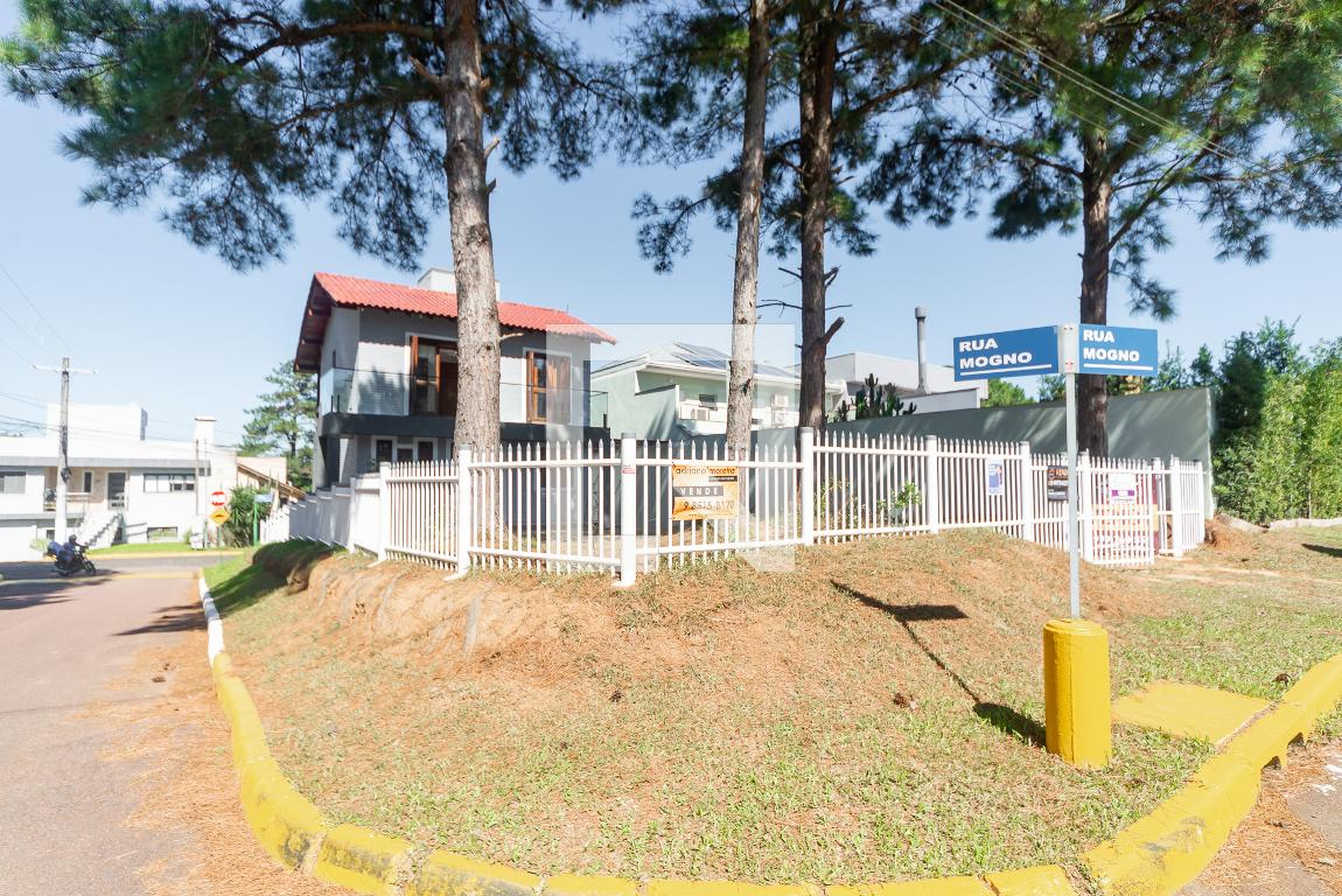 Fachada Condomínio em Rua Caroba, 367