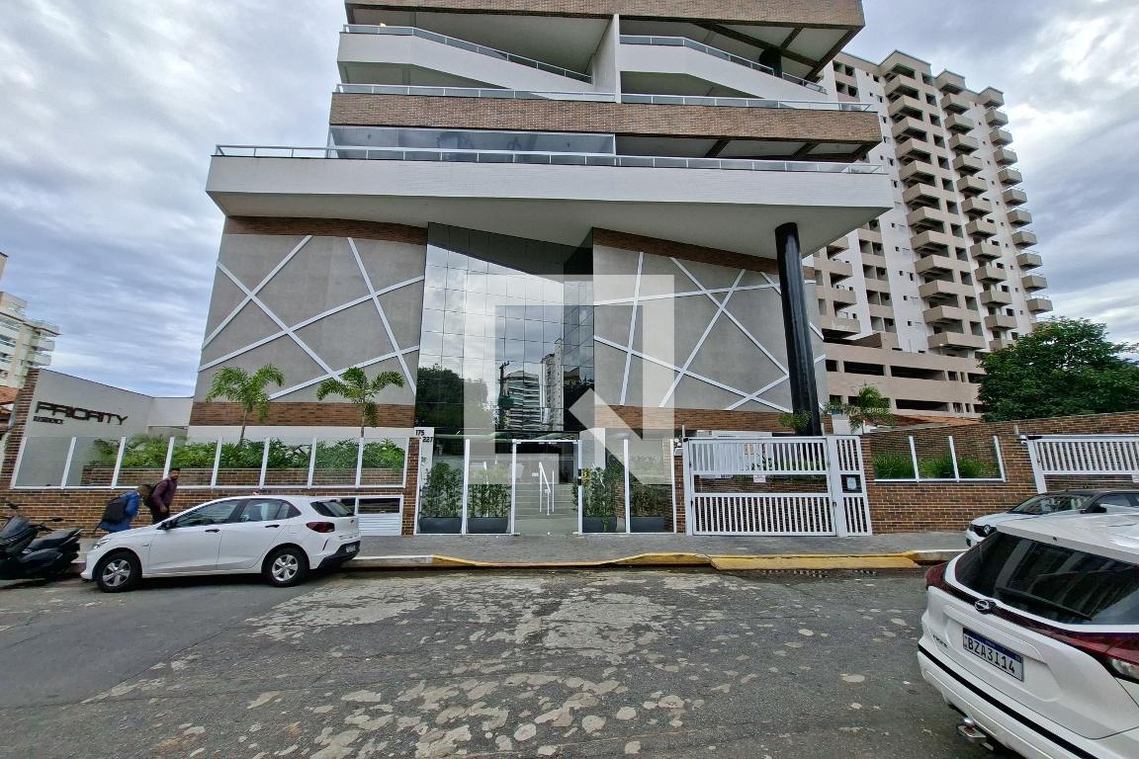 Fachada Condomínio em Rua José Carlos Pacce, 175