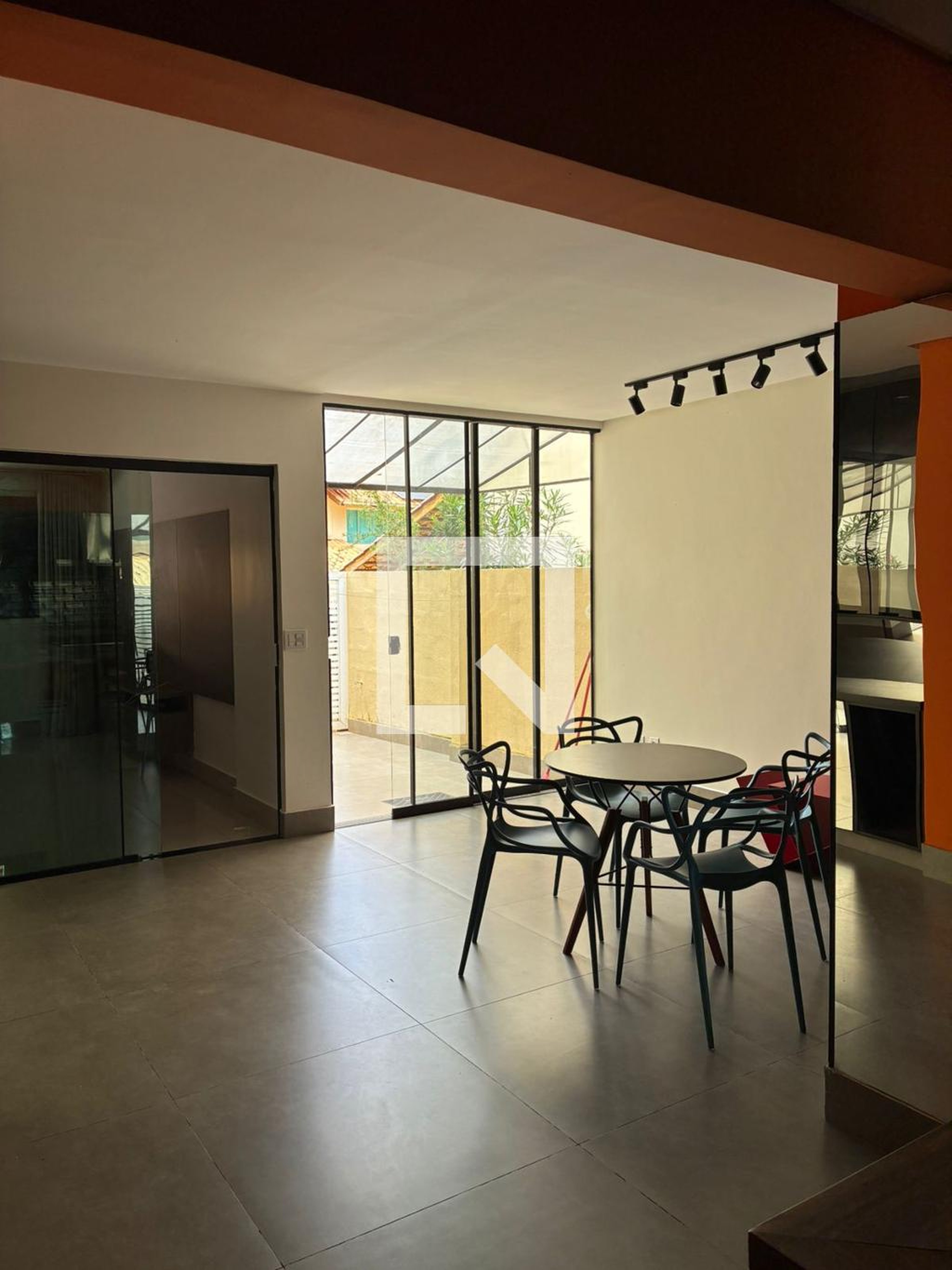 Hall Condomínio em Rua X-28, 131