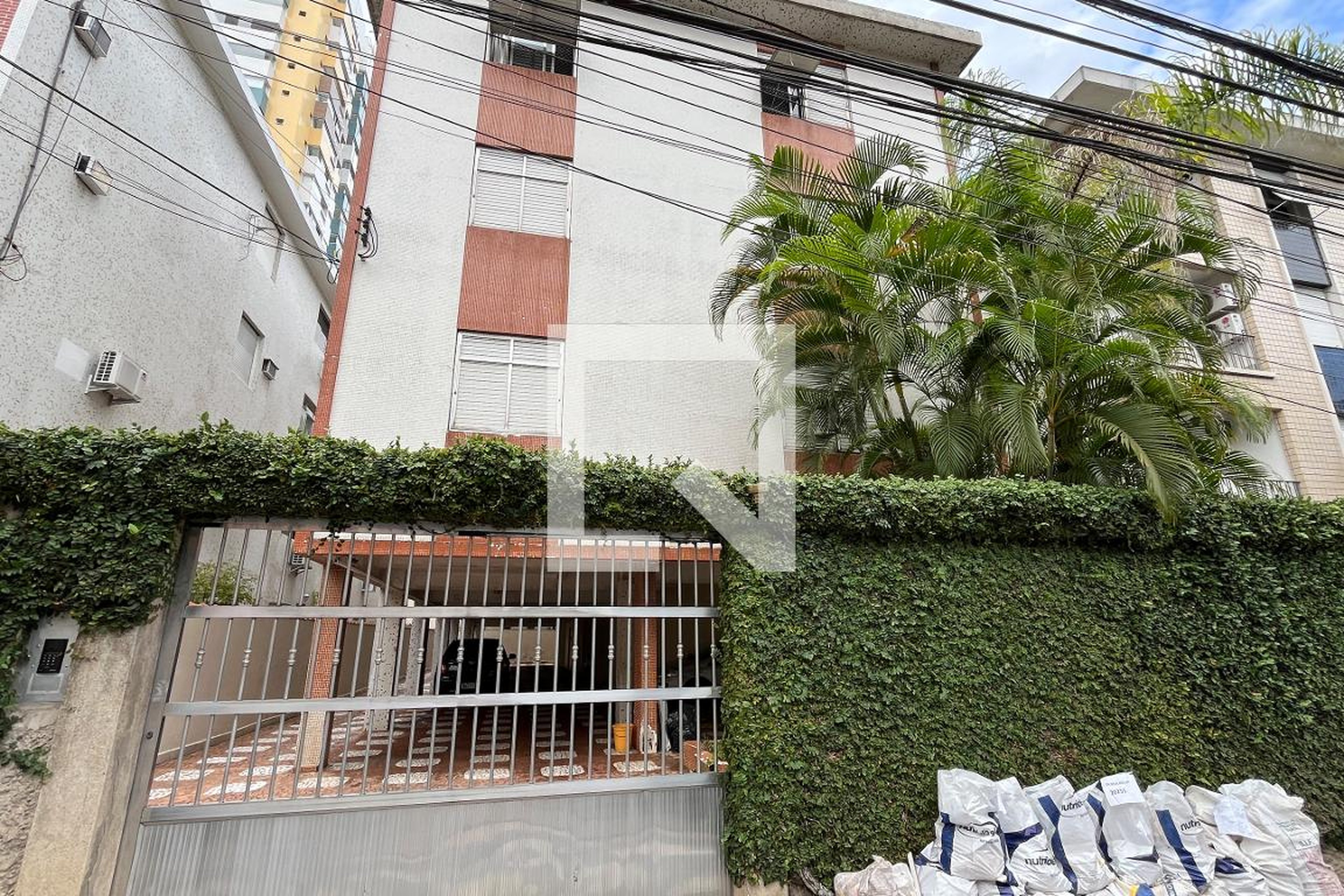 Fachada Condomínio em Rua Álvares de Azevedo, 29