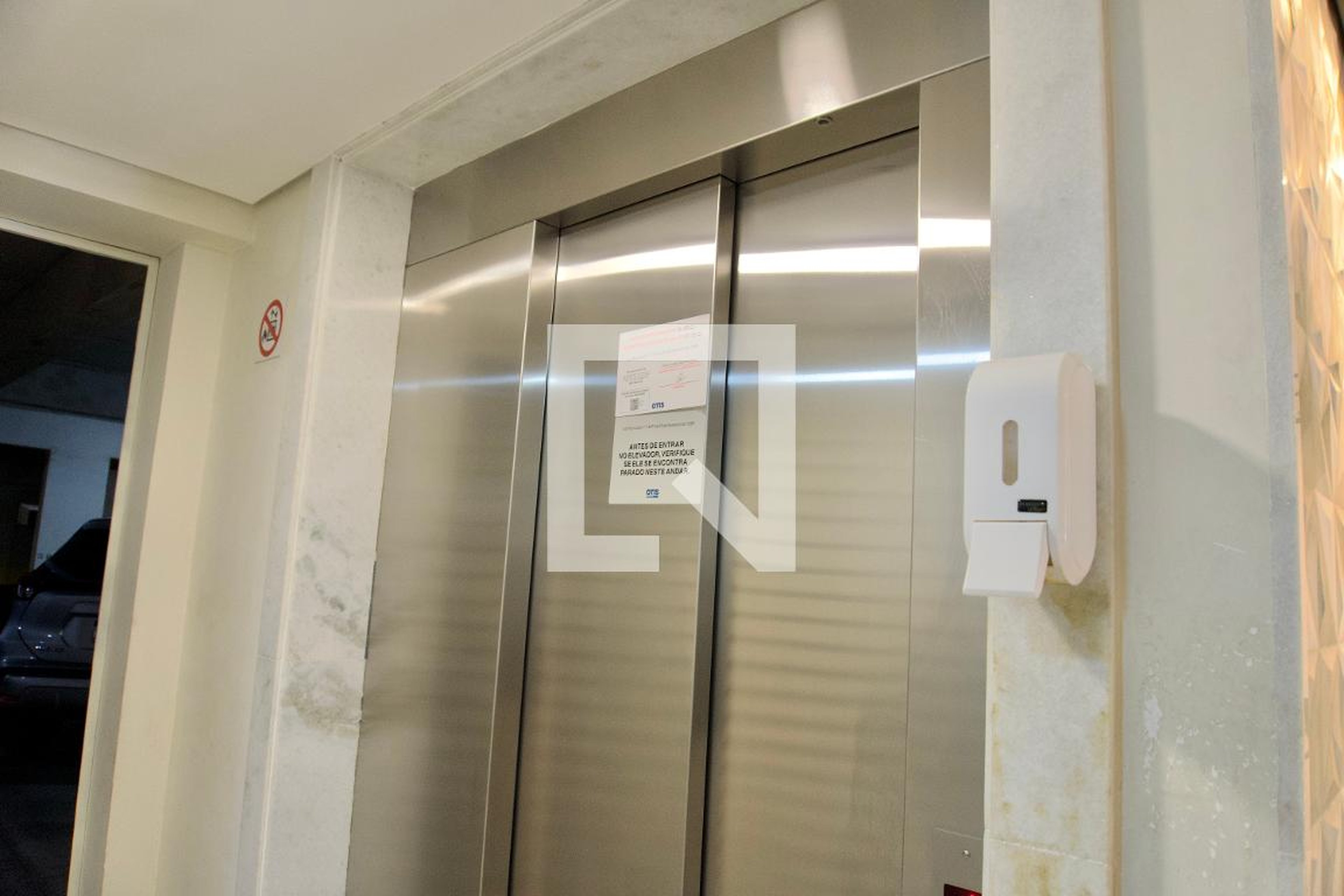 Elevador - Edifício Villa Ferrara