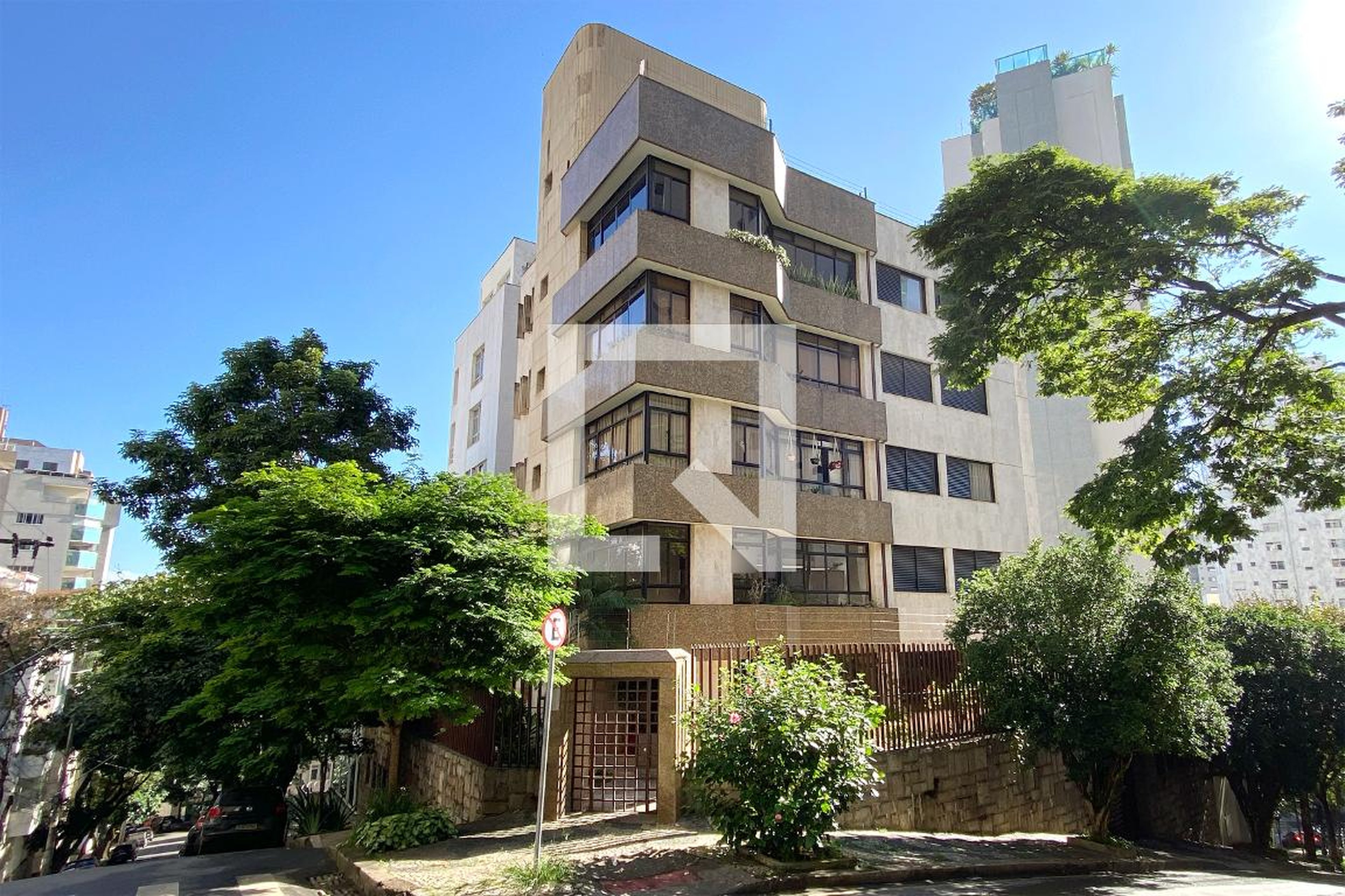 Fachada Condomínio em Rua Samuel Pereira, 205