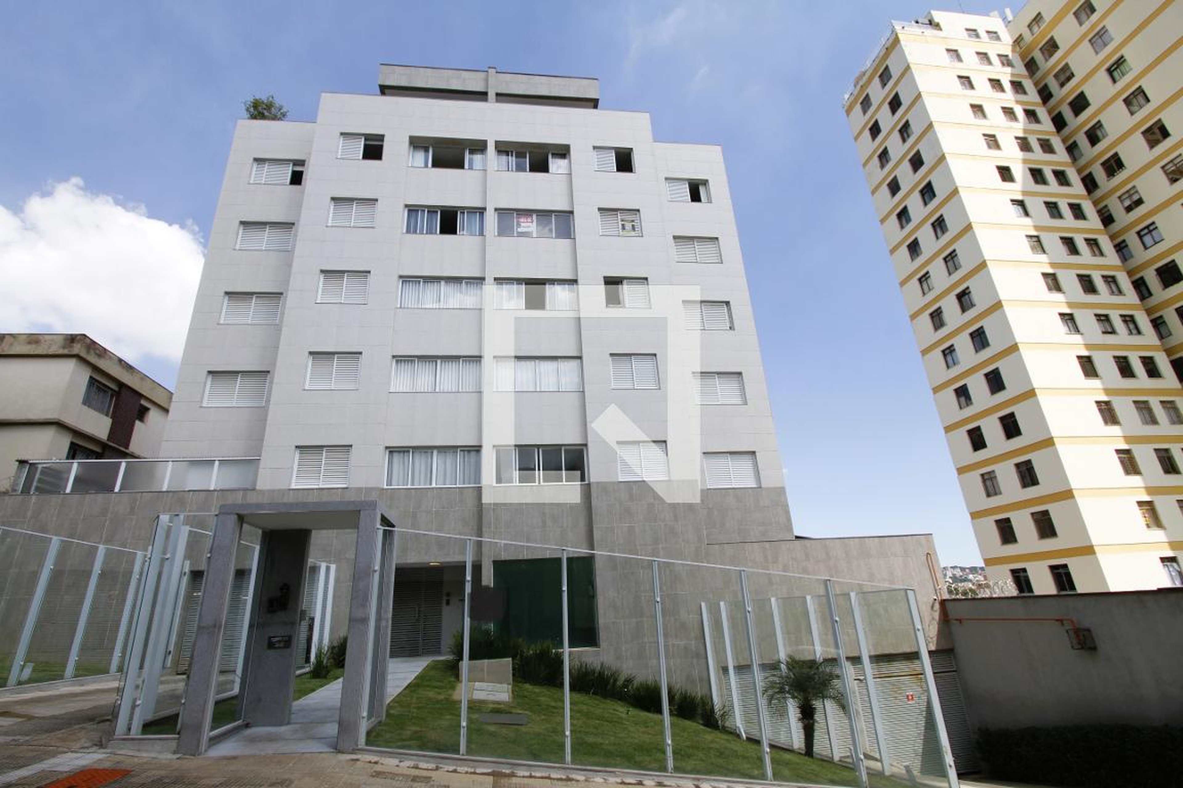 Fachada Condomínio em Rua Contria, 336