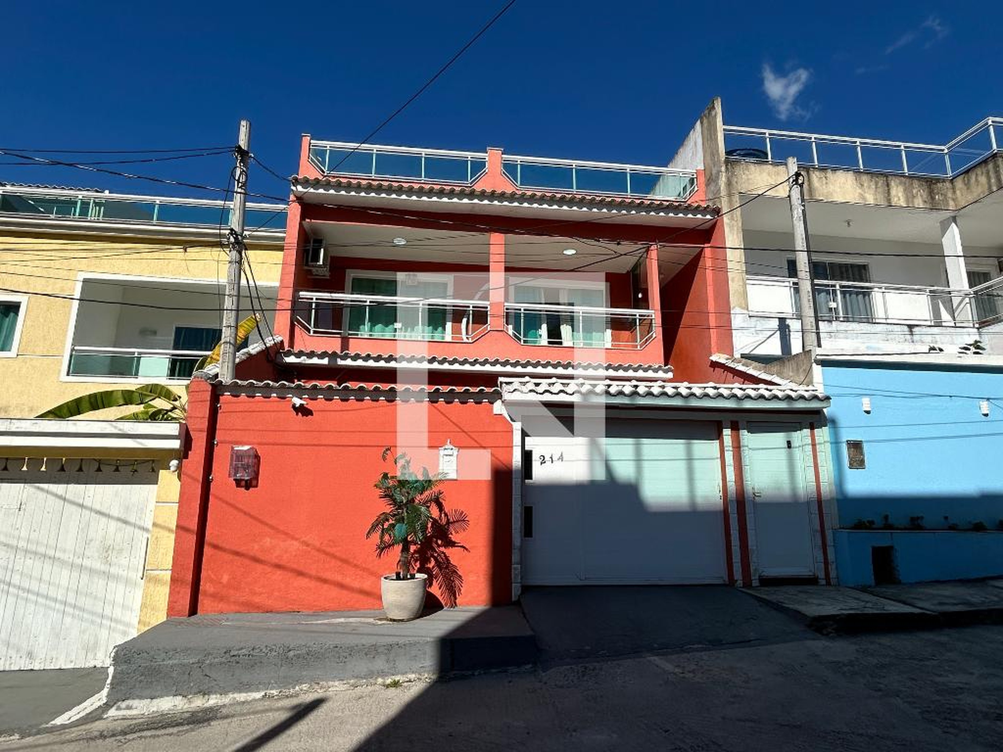 Fachada Condomínio em Rua Inhamuns, 135