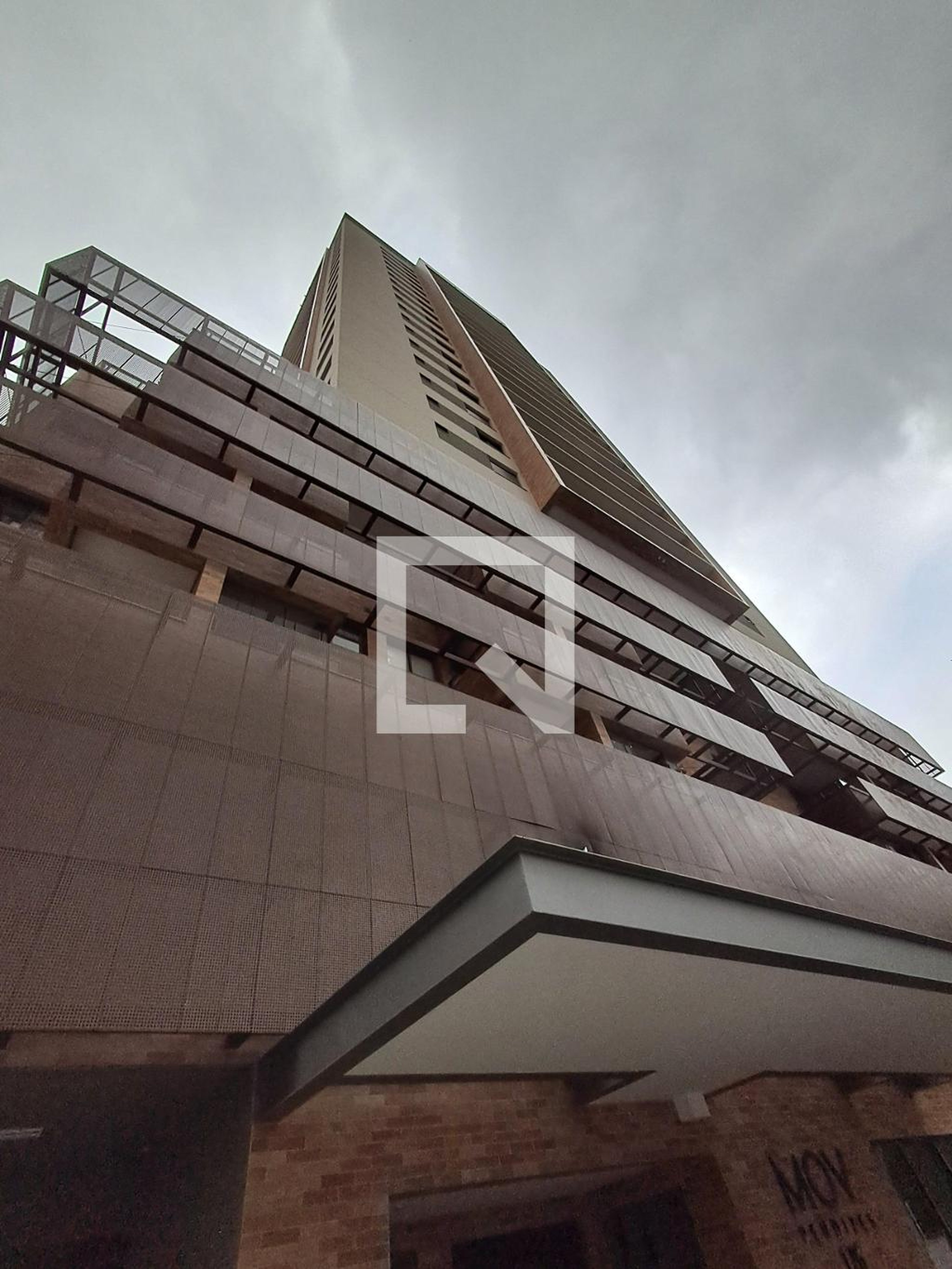 Fachada Condomínio em Rua Aimberê, 114