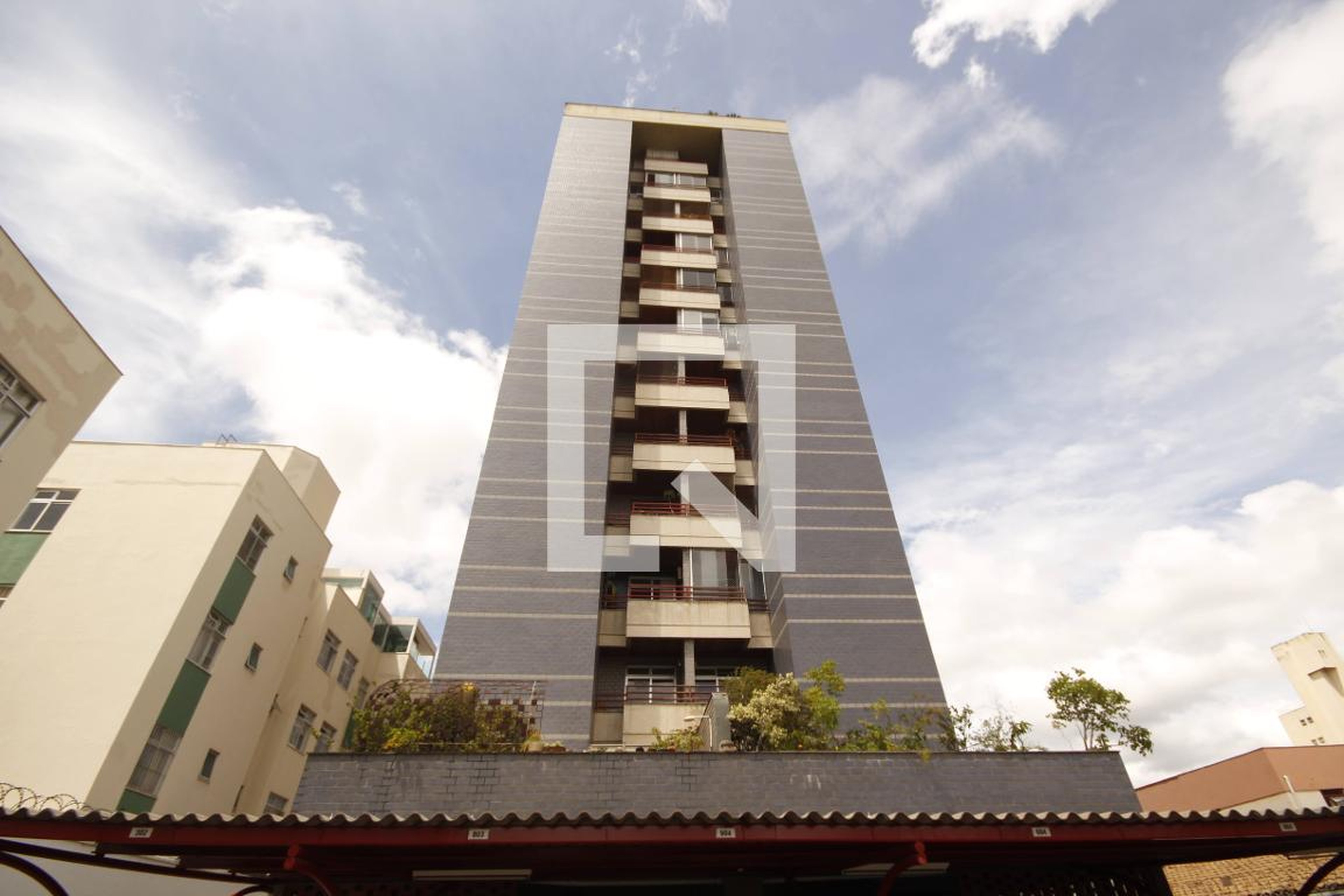 fachada Condomínio em Rua Hermilo Alves, 129