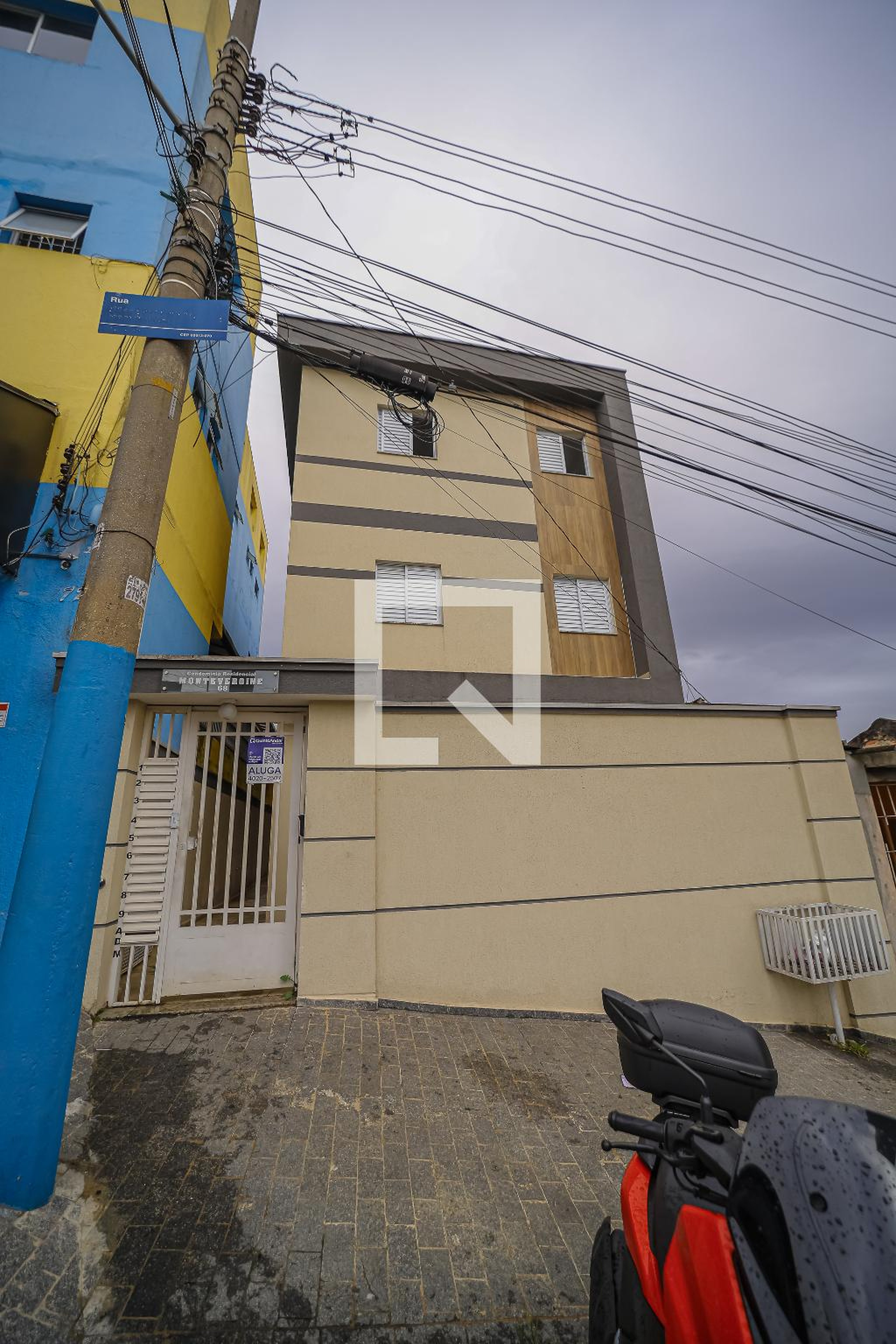 Fachada Condomínio em Rua Nossa Senhora de Montevergine, 68
