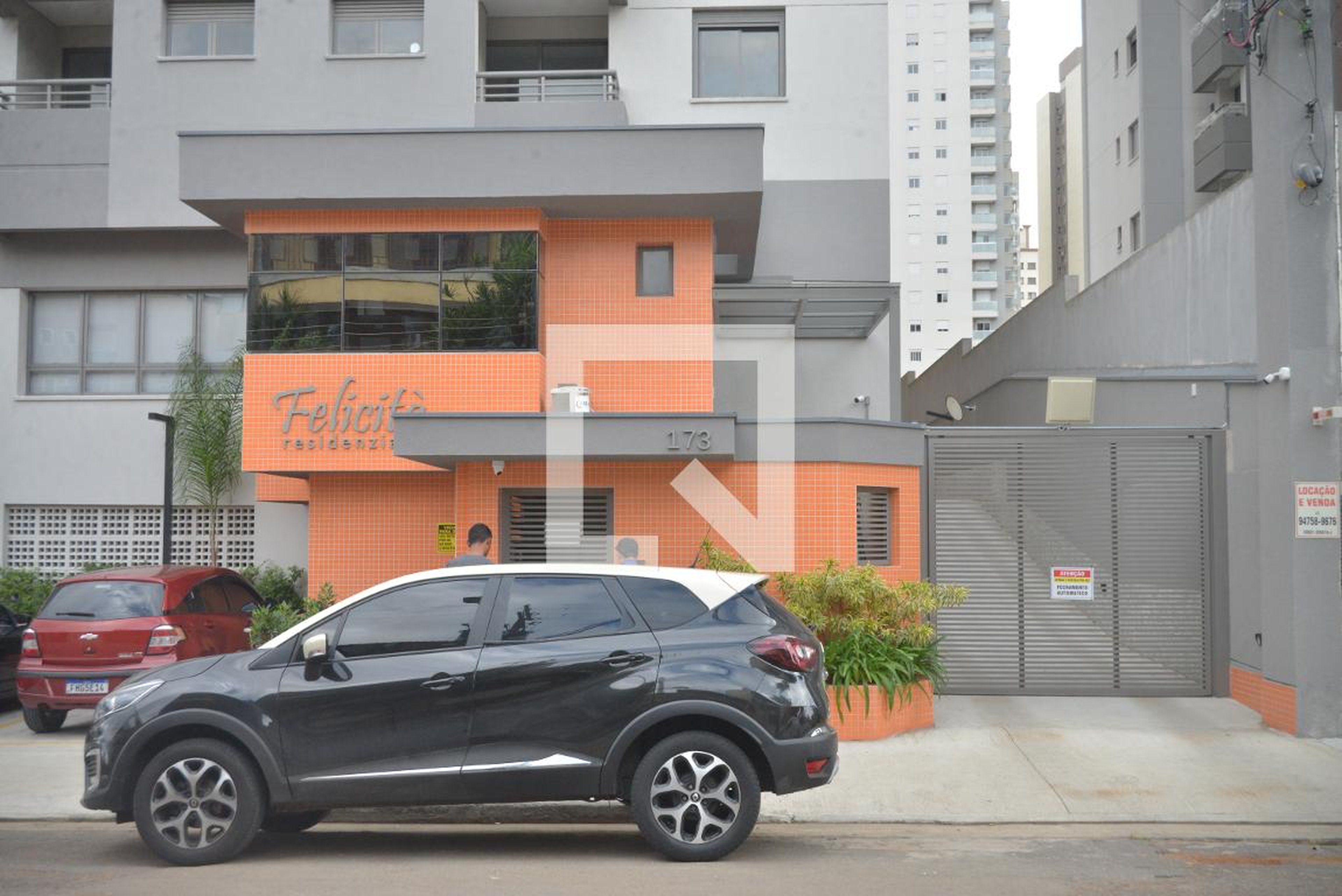 Fachada do Prédio Condomínio em Rua Angatuba, 173