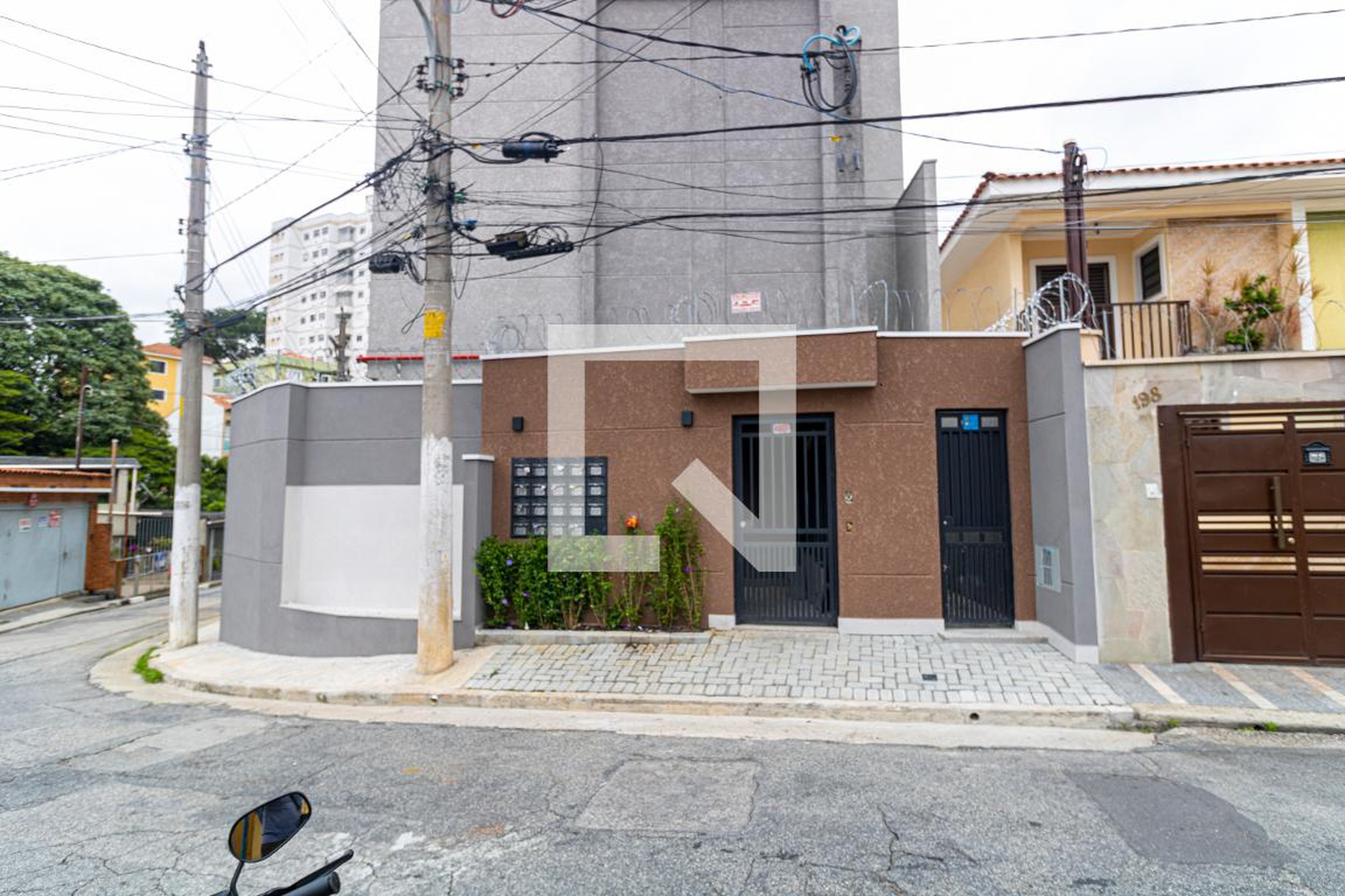 Fachada Condomínio em Rua Neves Paulista, 200