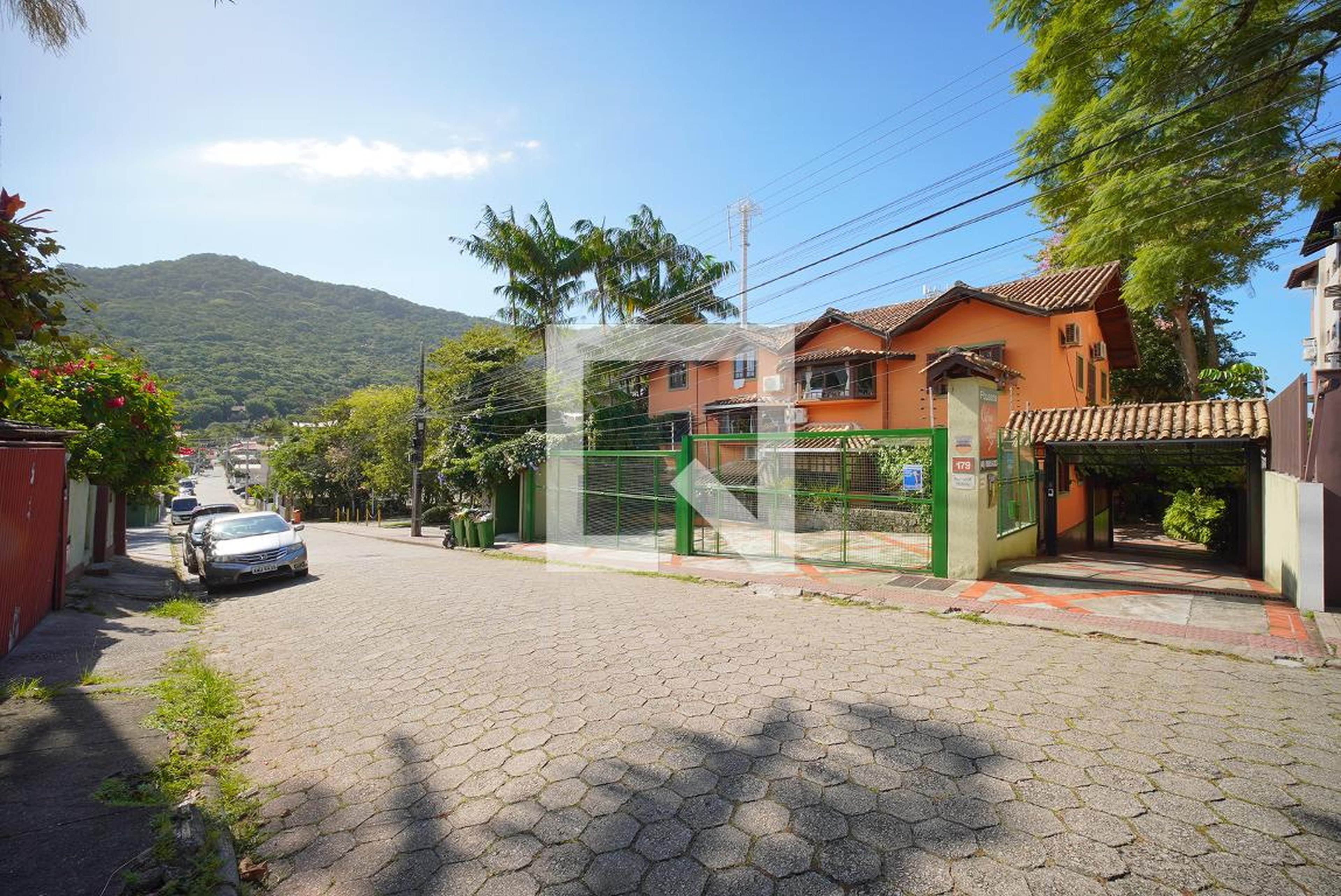 Fachada Condomínio em Rua Manoel Isidoro da Silveira, 179