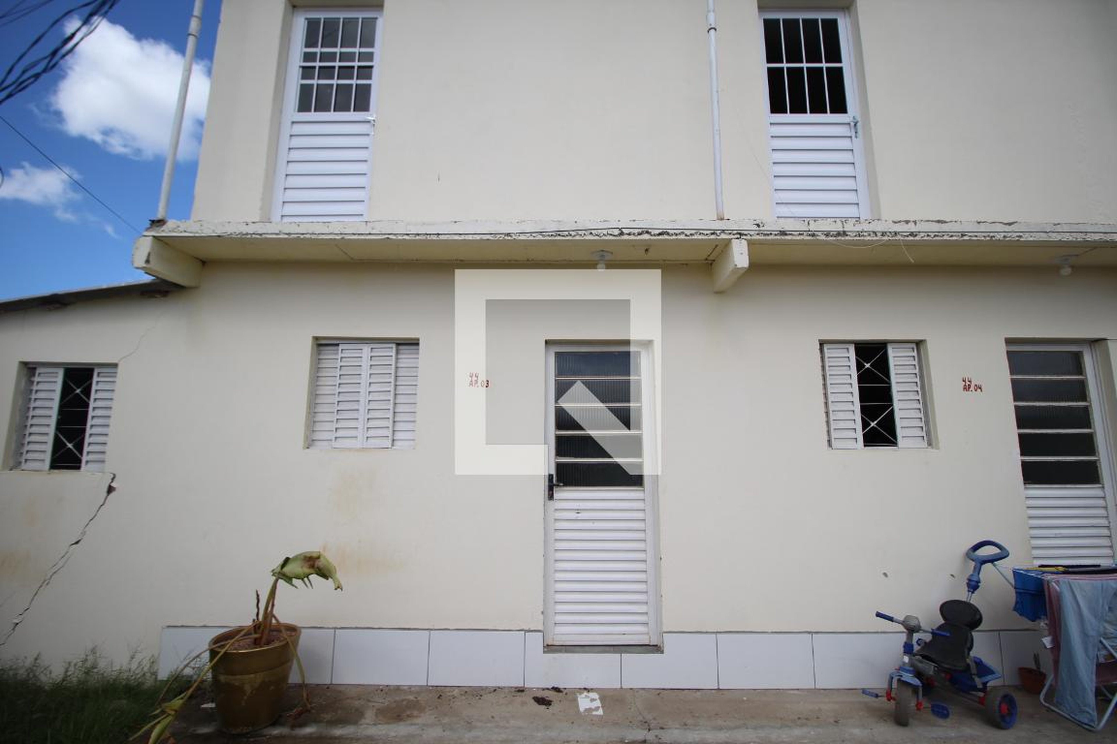 Fachada Condomínio em Rua Jacy Kroeff Milanez, 1