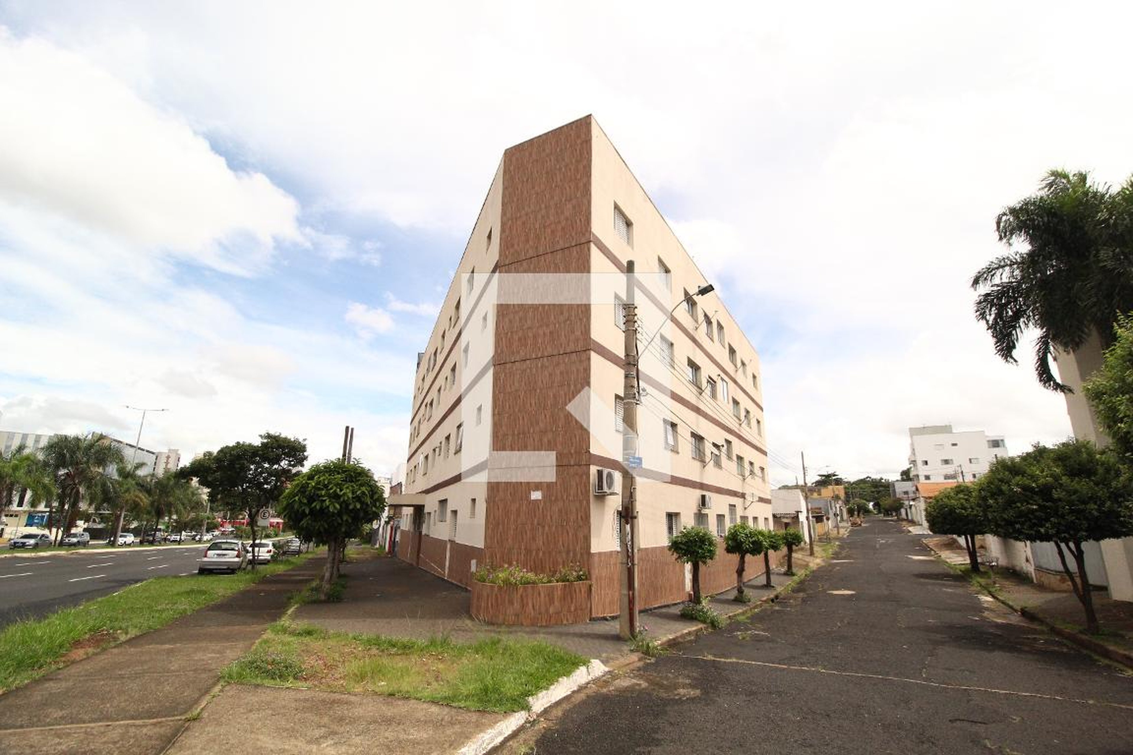 Fachada Condomínio em Avenida Rondon Pacheco, 4215