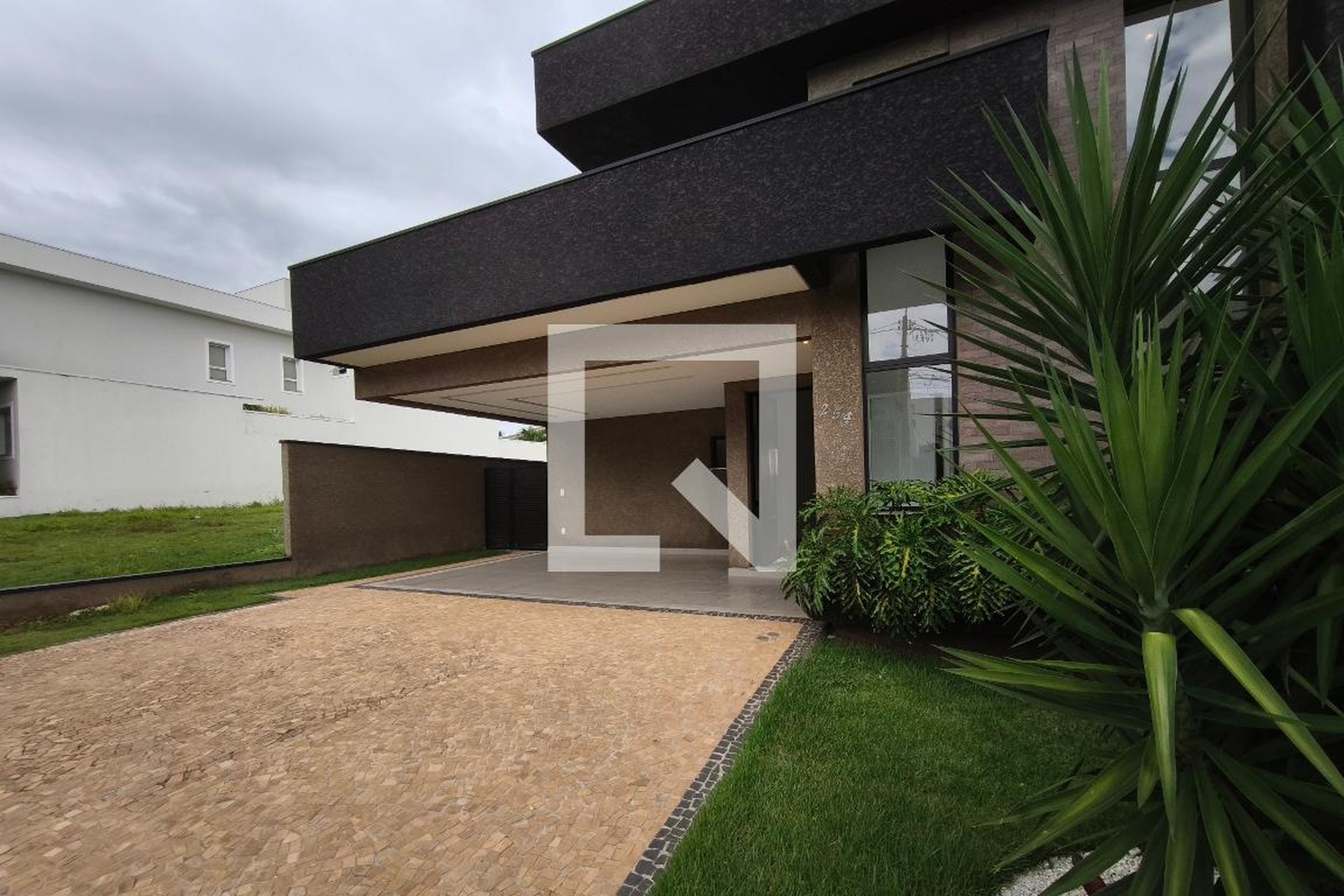 Fachada Condomínio em Rua Gilberto Piassa, 254