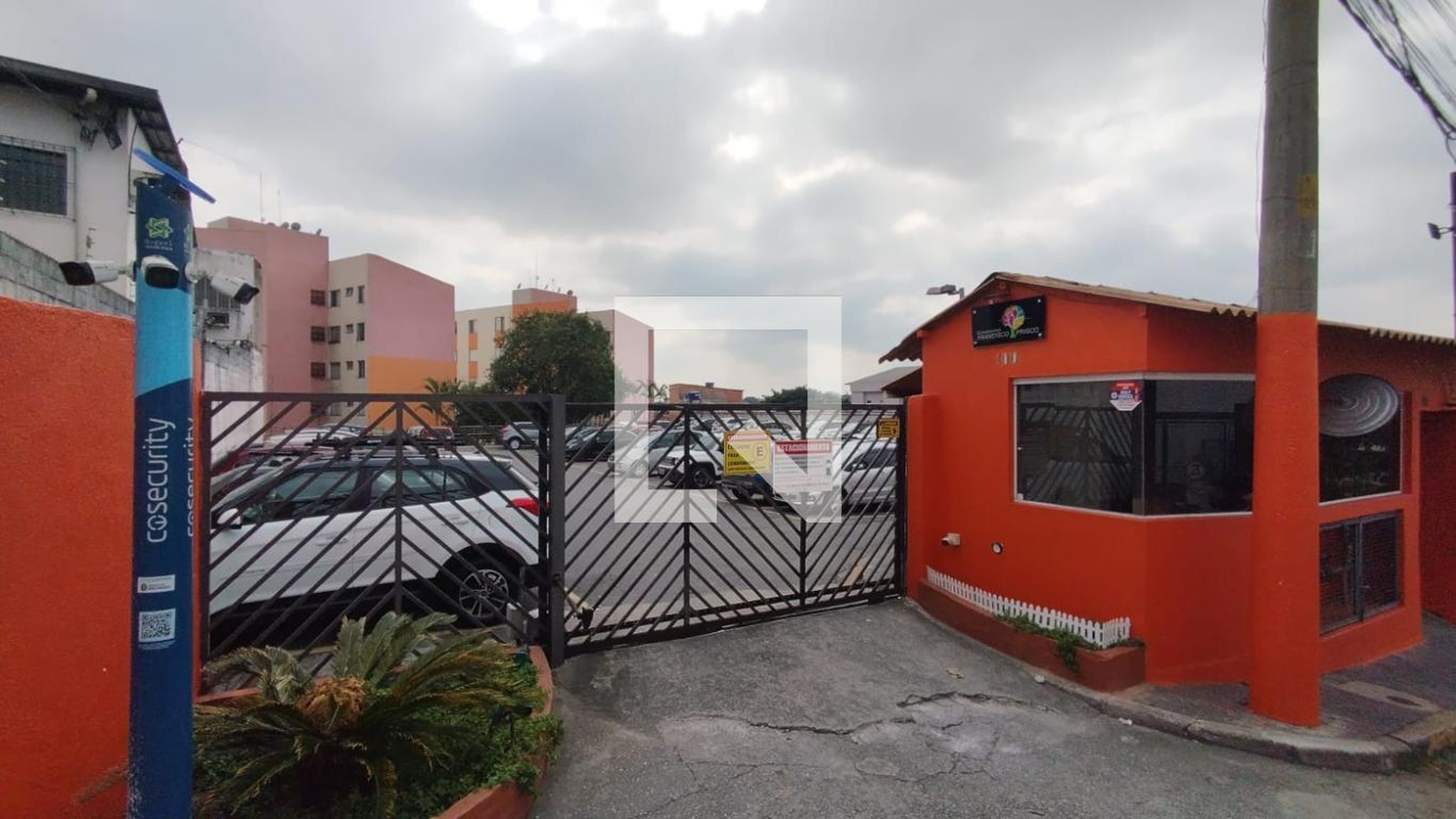 Fachada Condomínio em Rua Francisco Prisco, 100