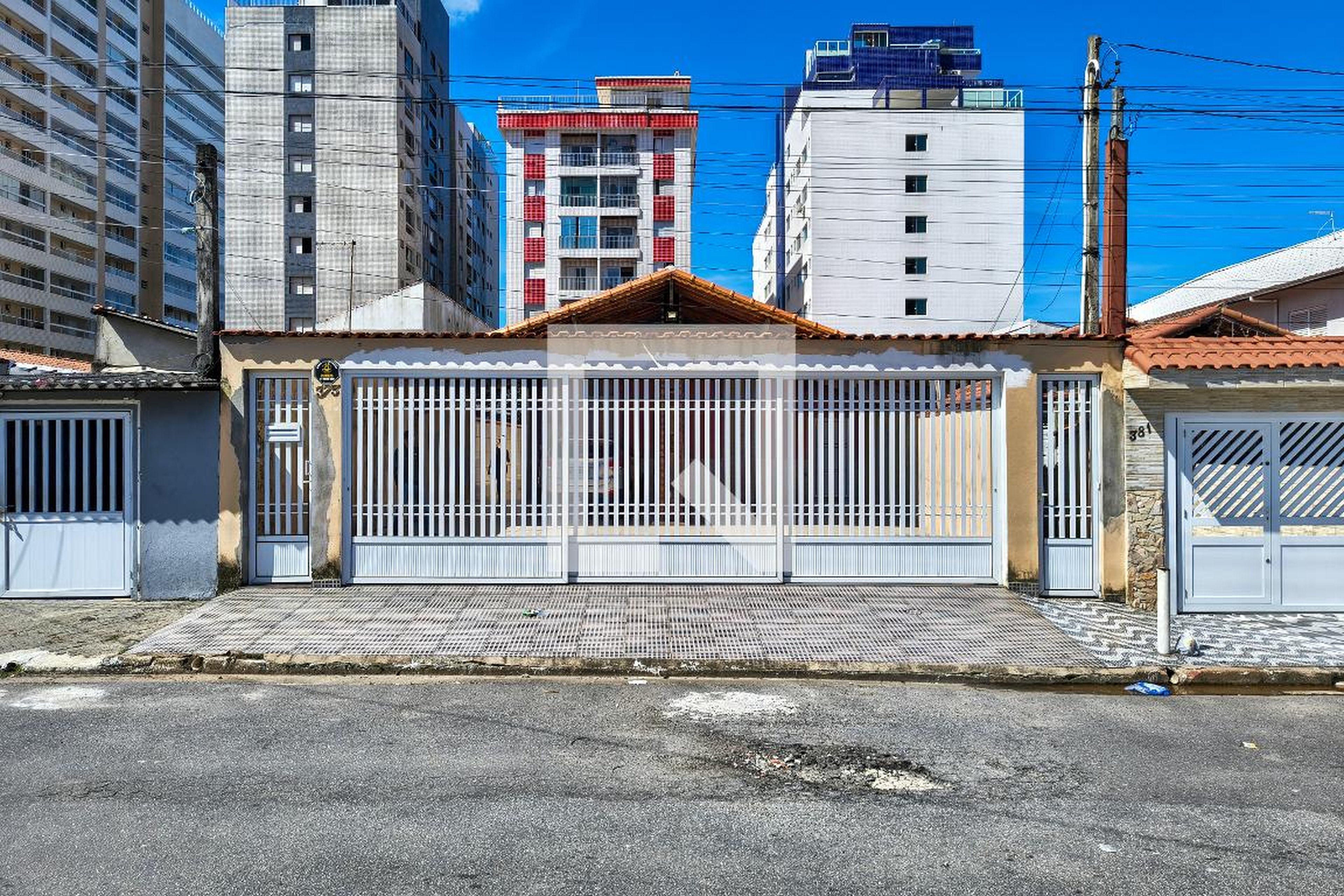 Fachada Condomínio em Rua Poços de Caldas, 375