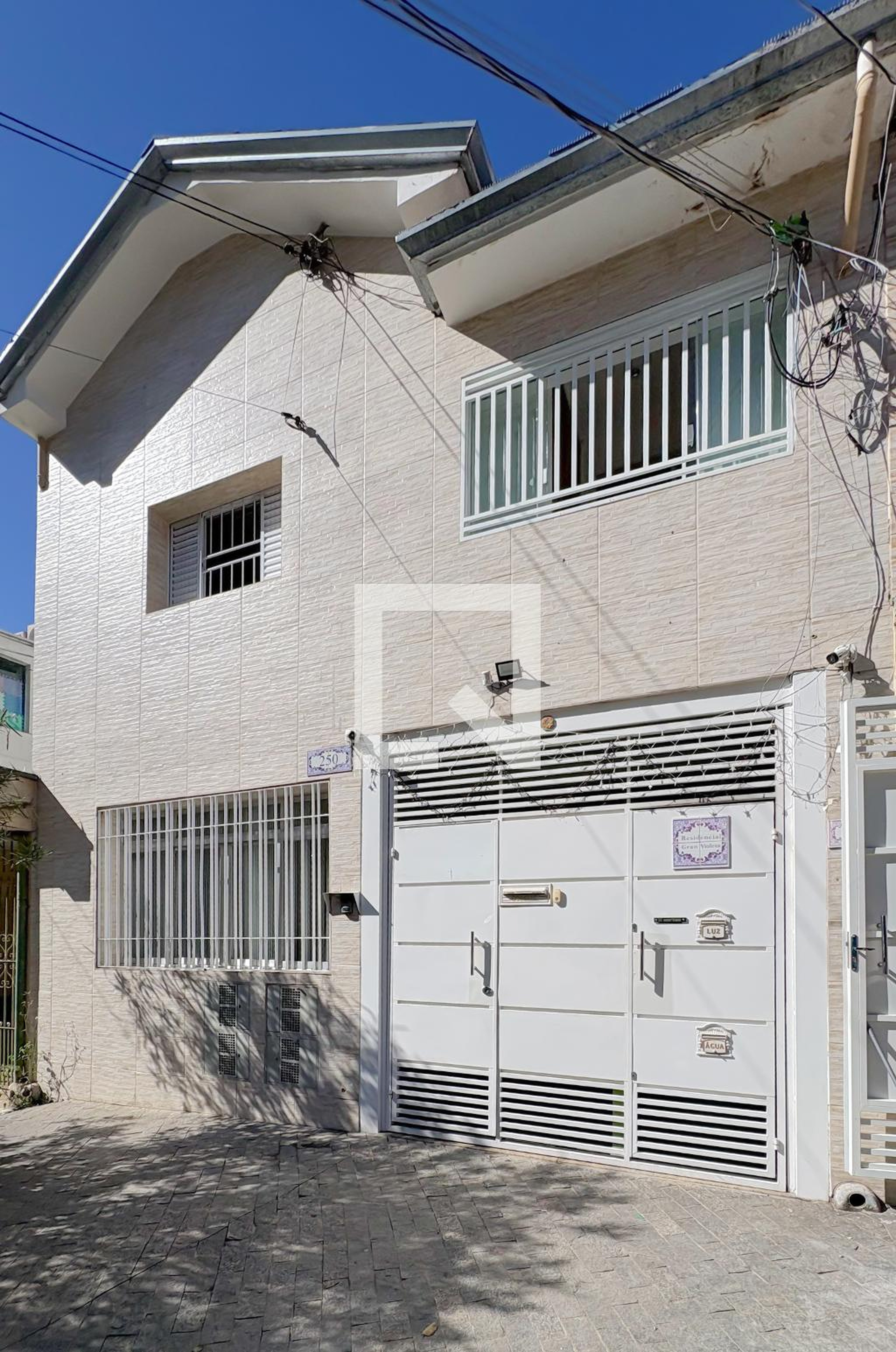 Fachada Residencial Violeta