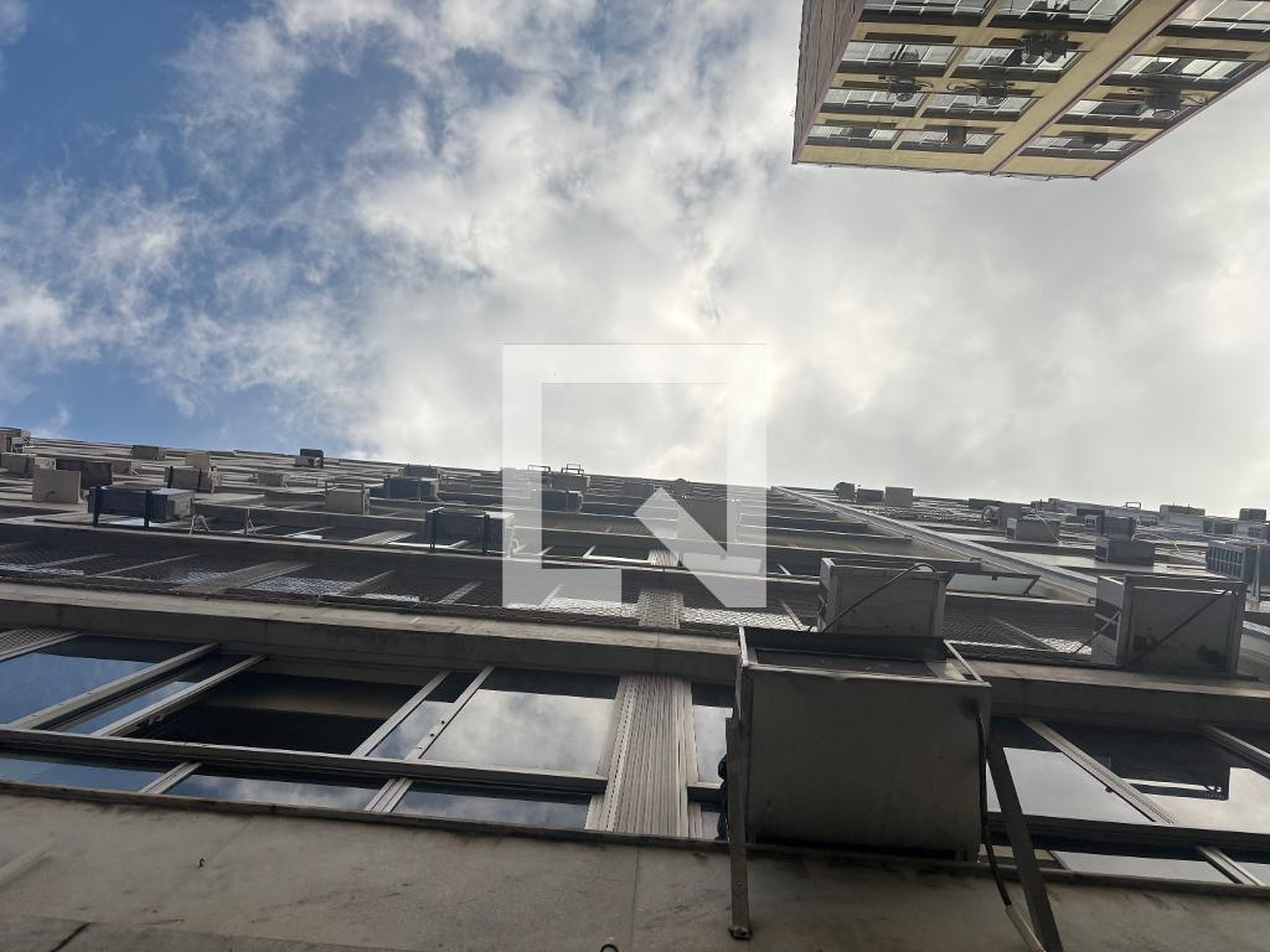 Fachada Condomínio em Rua Silva Castro, 36