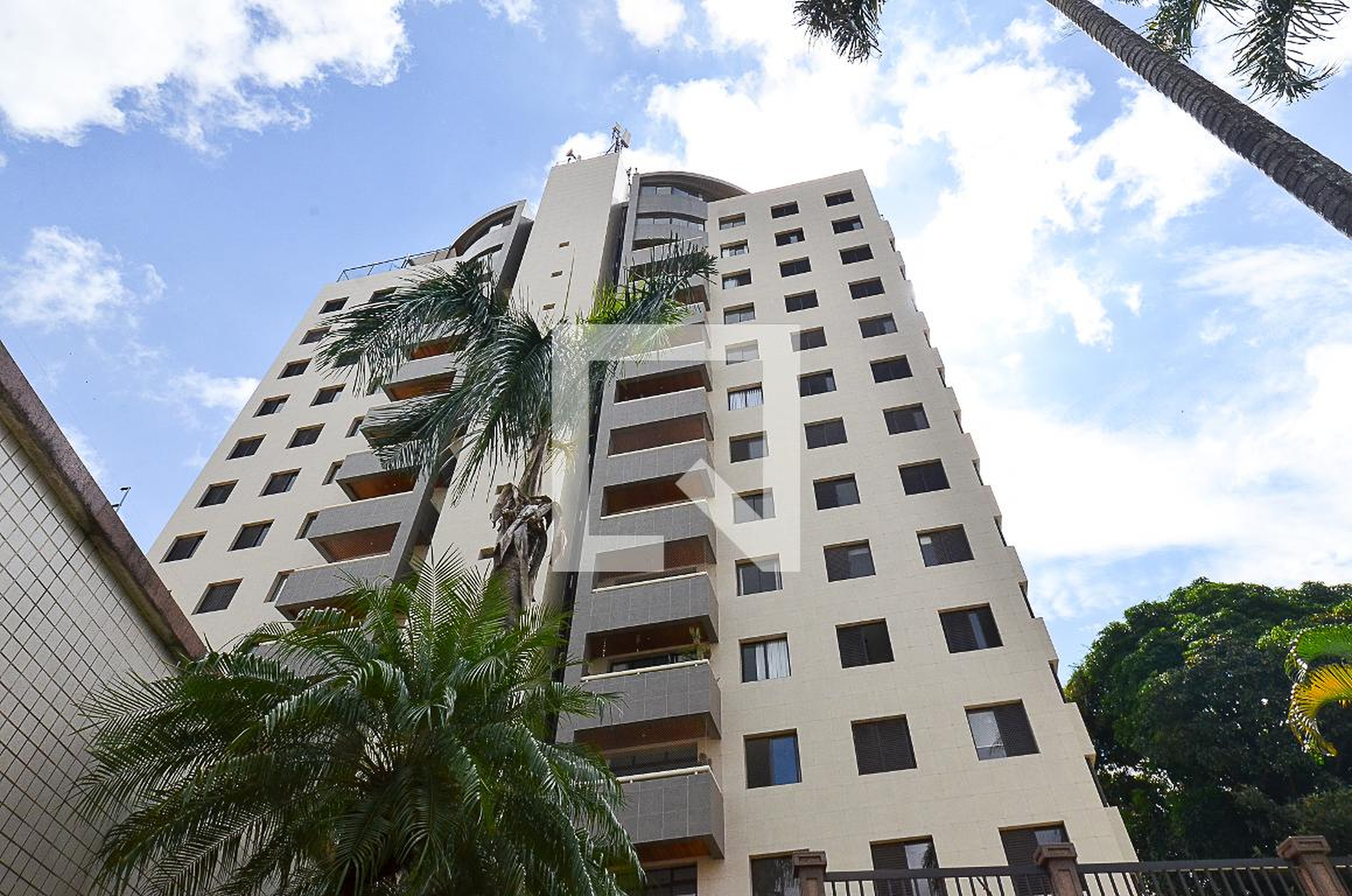 Fachada Condomínio em Rua Desembargador Mario Matos, 219