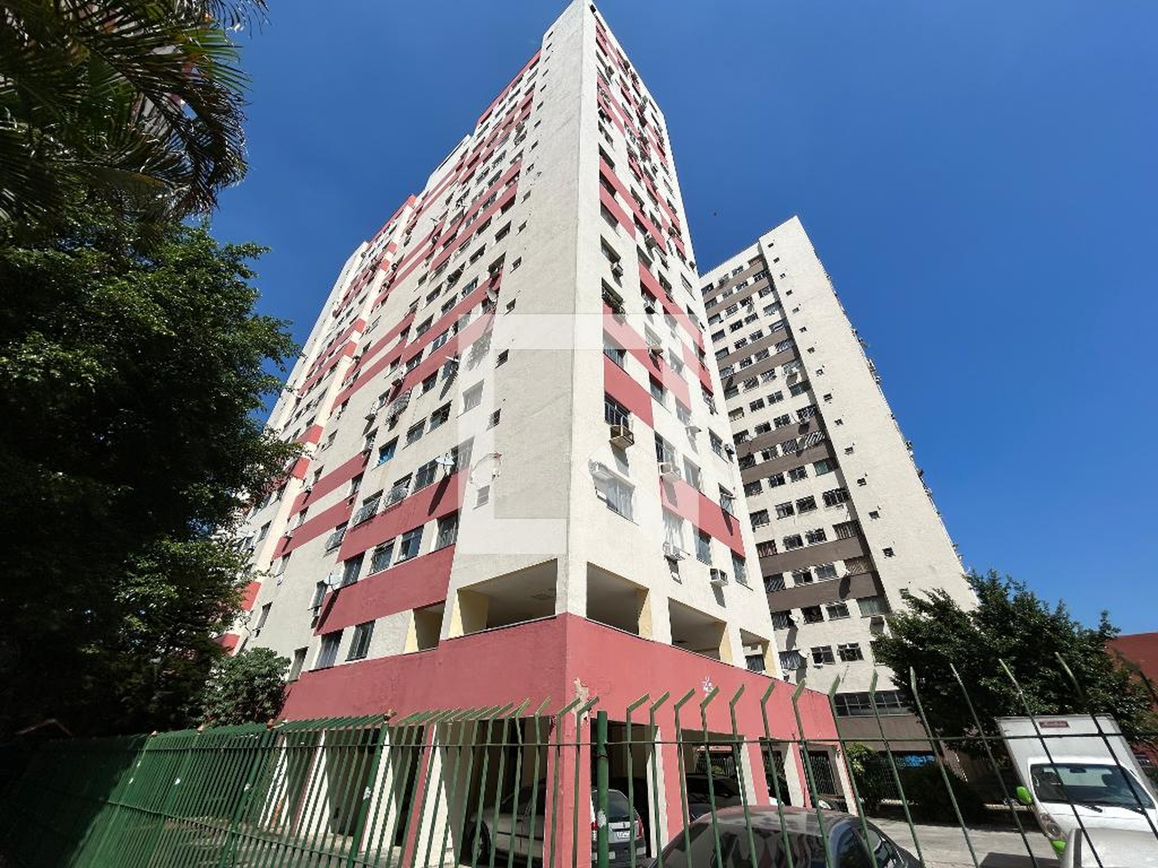 Fachada Condomínio em Rua Dores do Turvo, 170