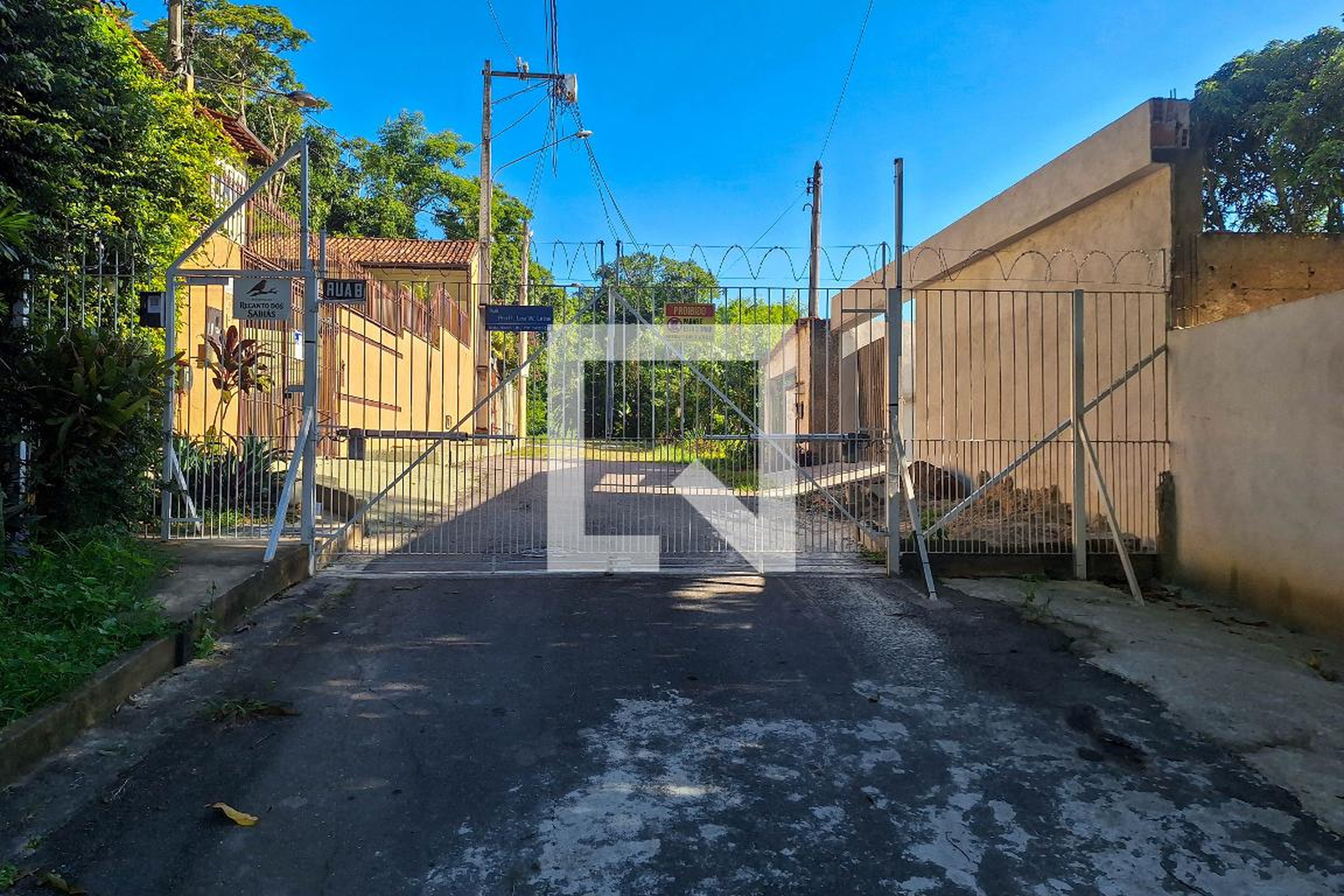 Fachada Condomínio em Rua Professora Lea Waldmann Leite, 45