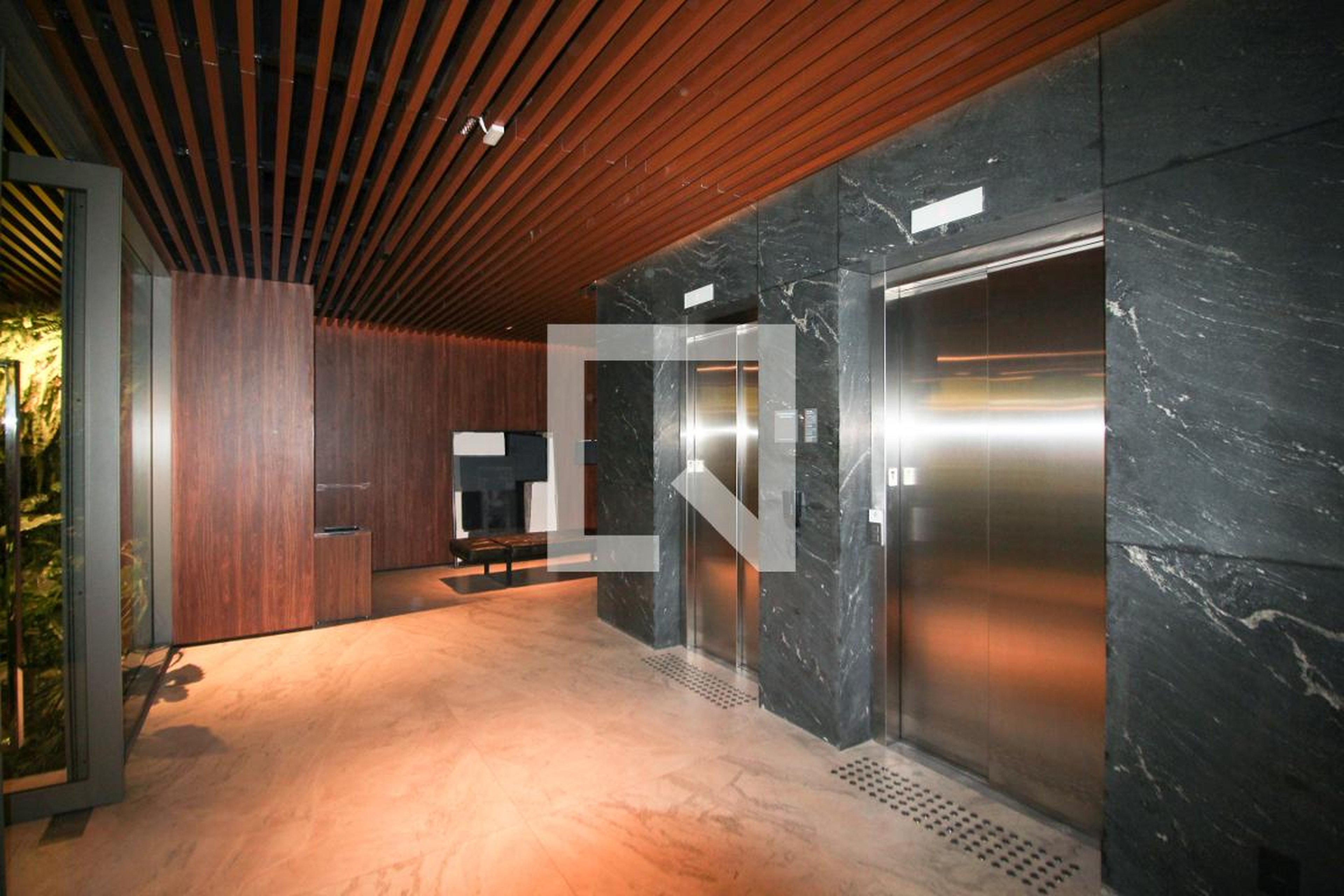 Hall Condomínio em Rua Pais de Araújo, 178