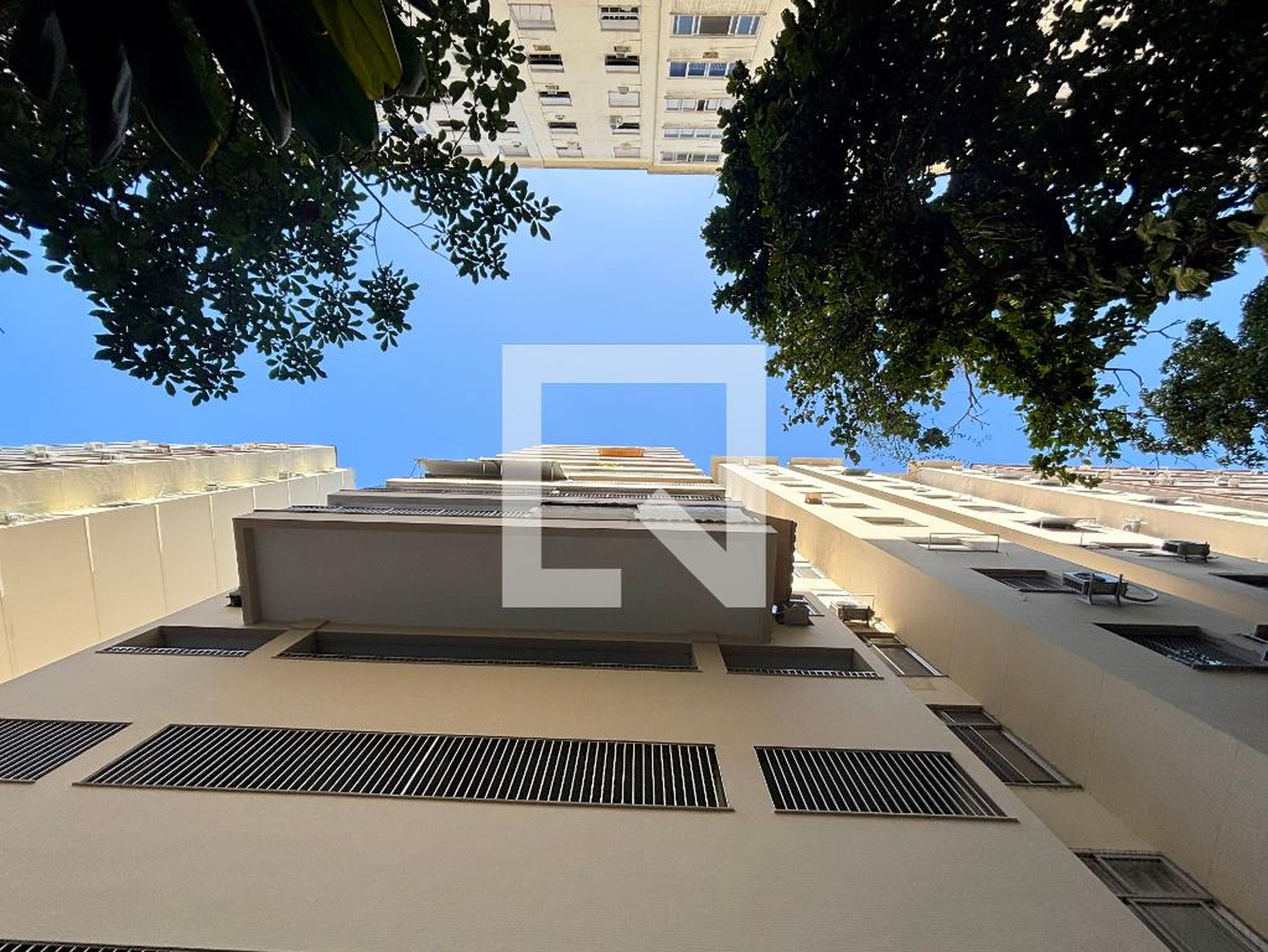 Fachada Condomínio C e Maurício Gudin