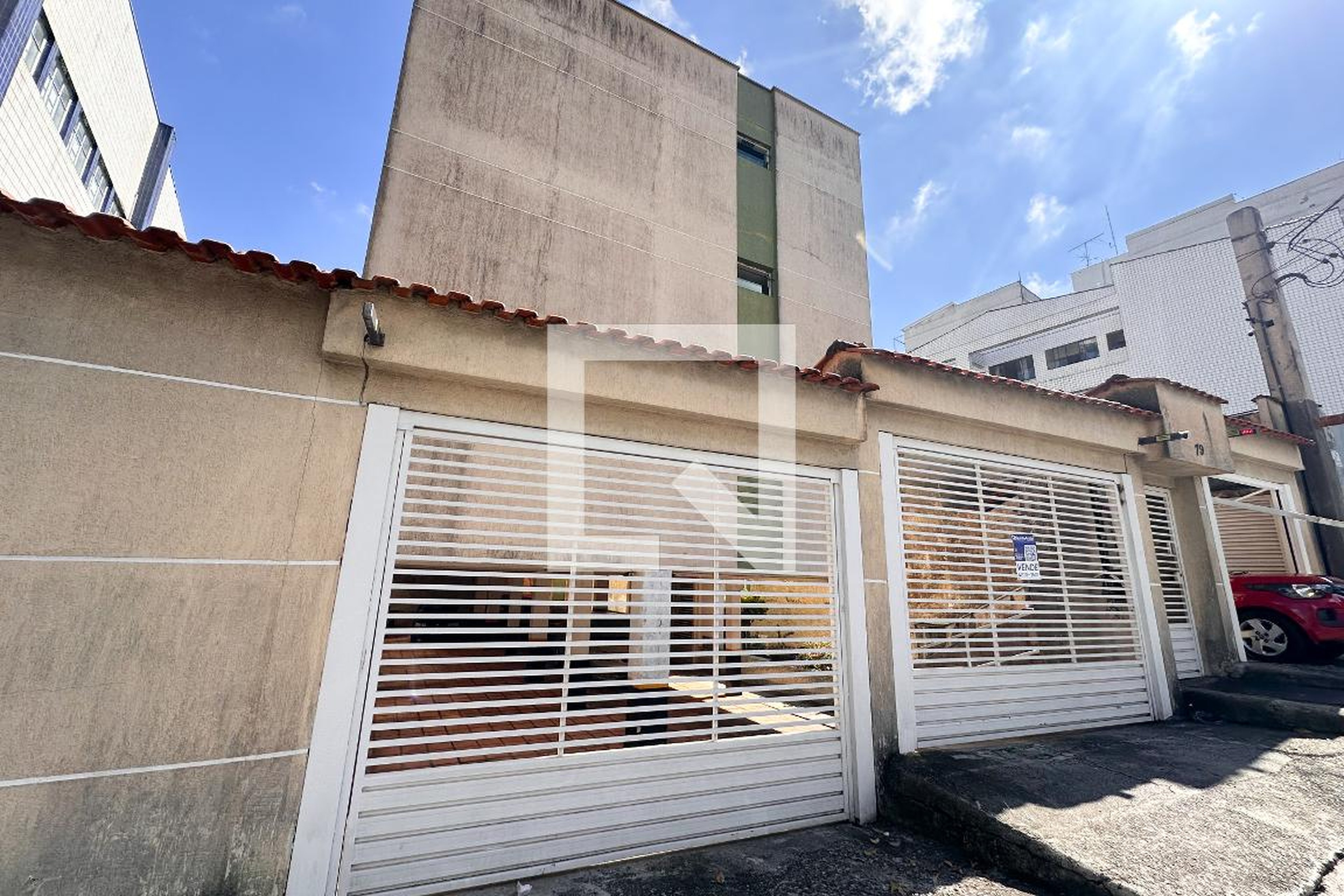 Fachada Condomínio em Rua Sarmento de Beires, 79