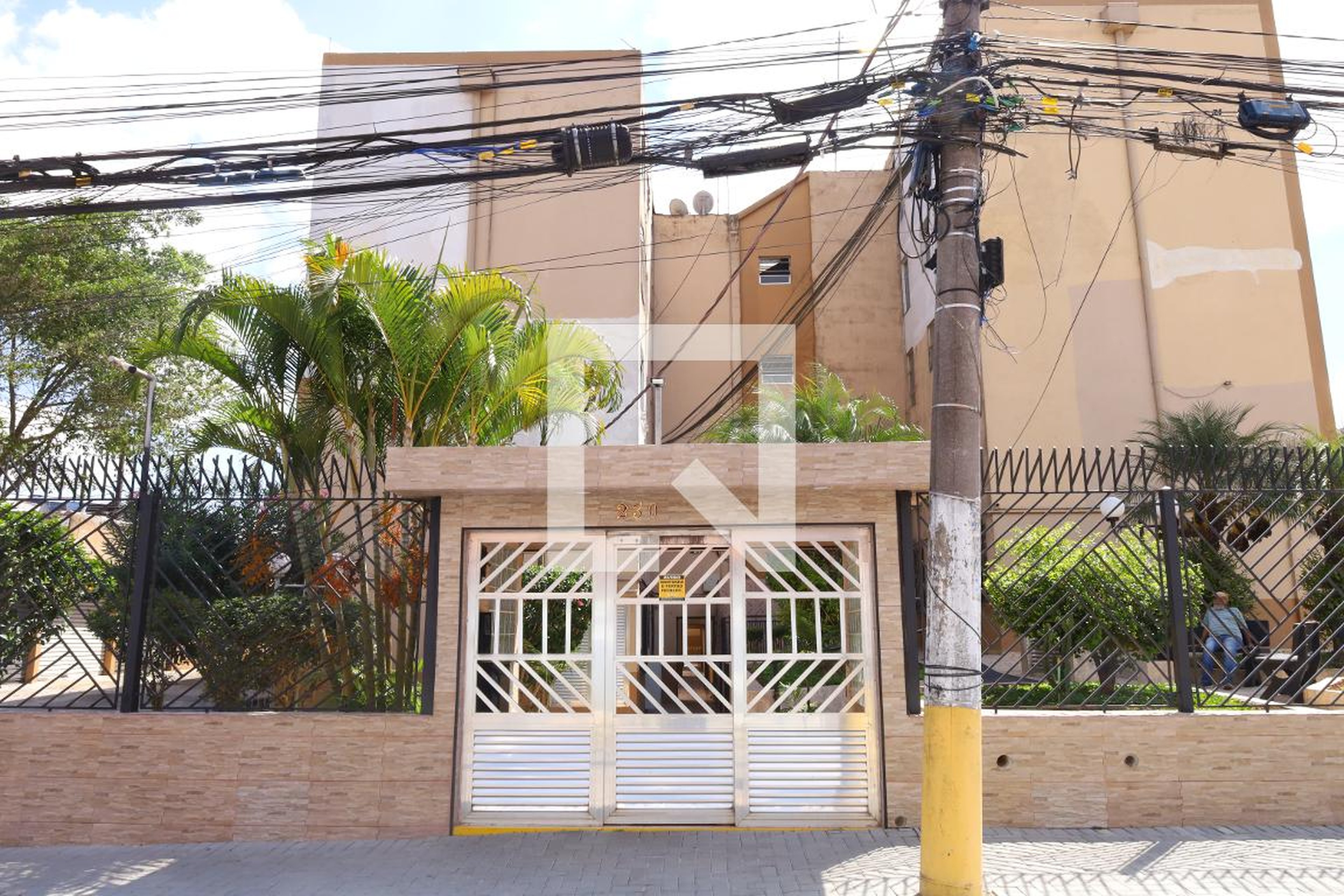 Fachada do condomínio Condomínio Platanos I