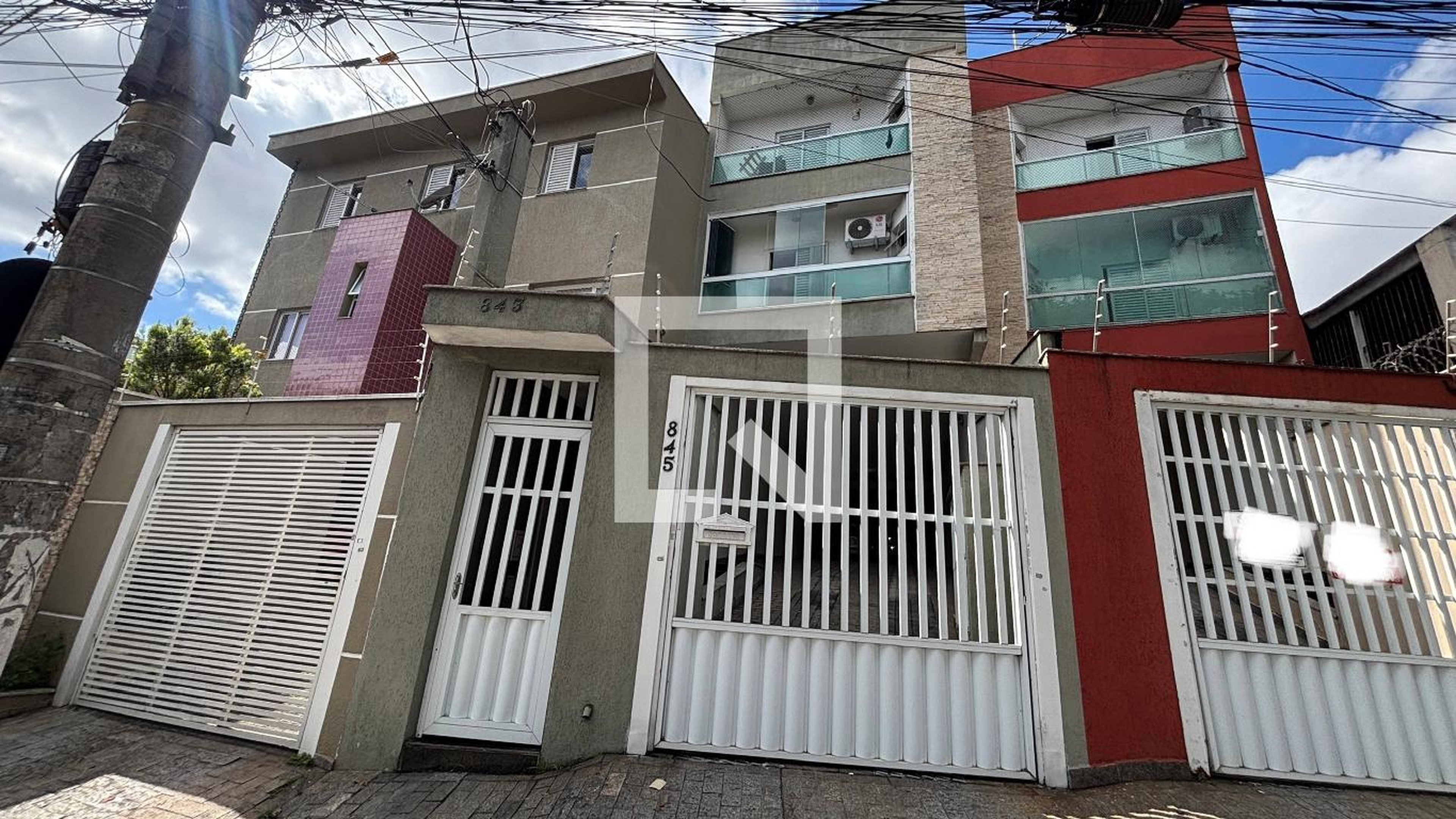 Fachada Condomínio em Rua Adolfo Bastos, 845