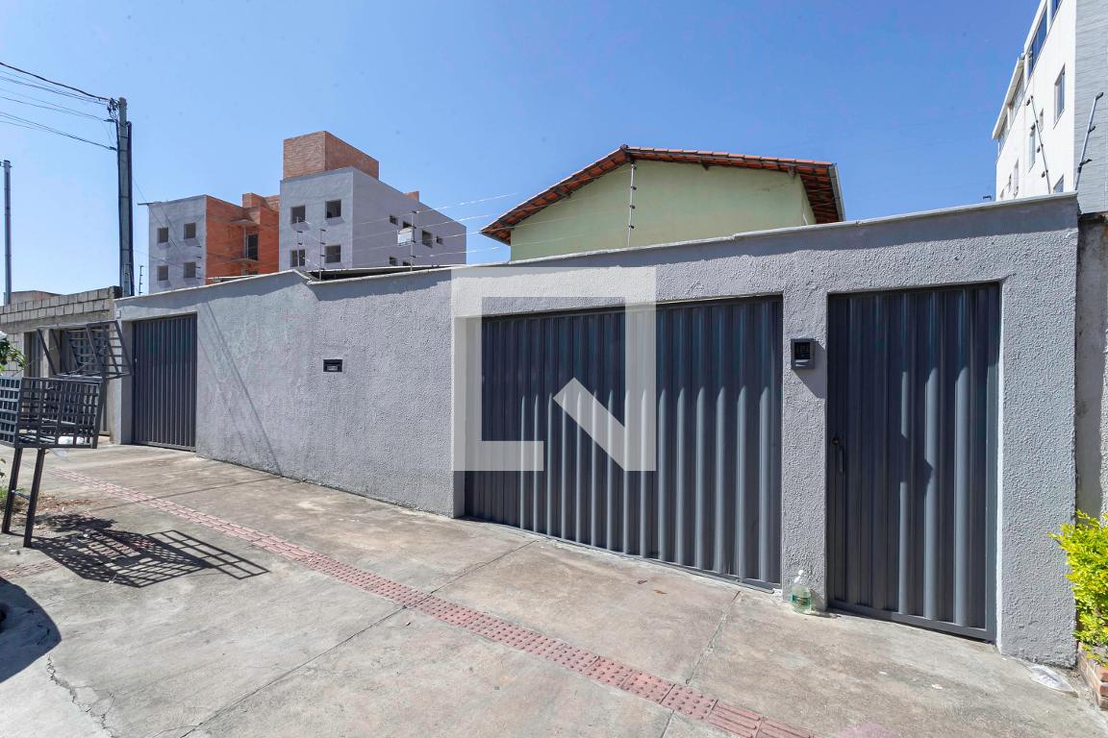 Fachada Condomínio em Rua Brusque, 72