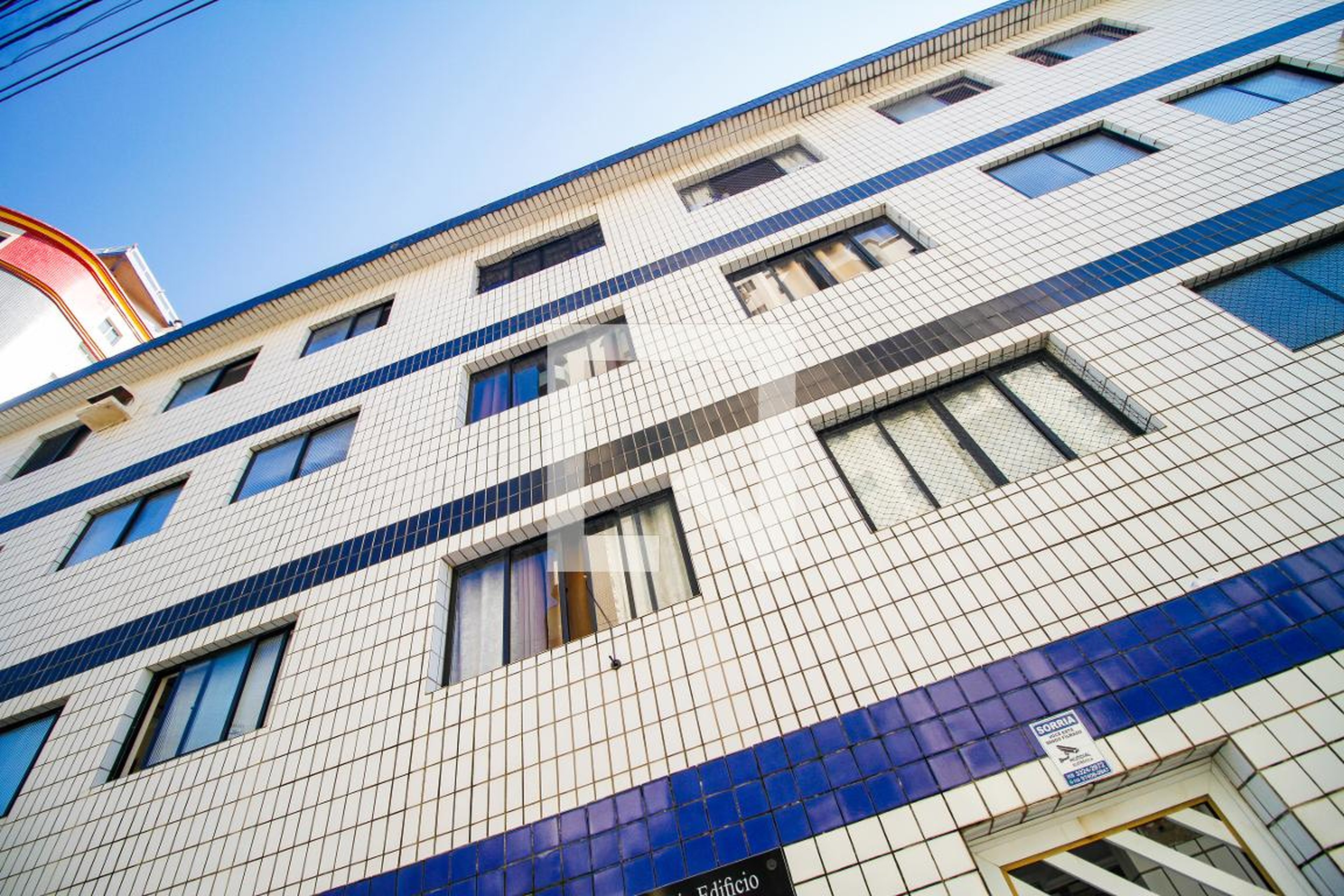 Fachada Condomínio em Rua Emancipador Paulo Fefin, 121