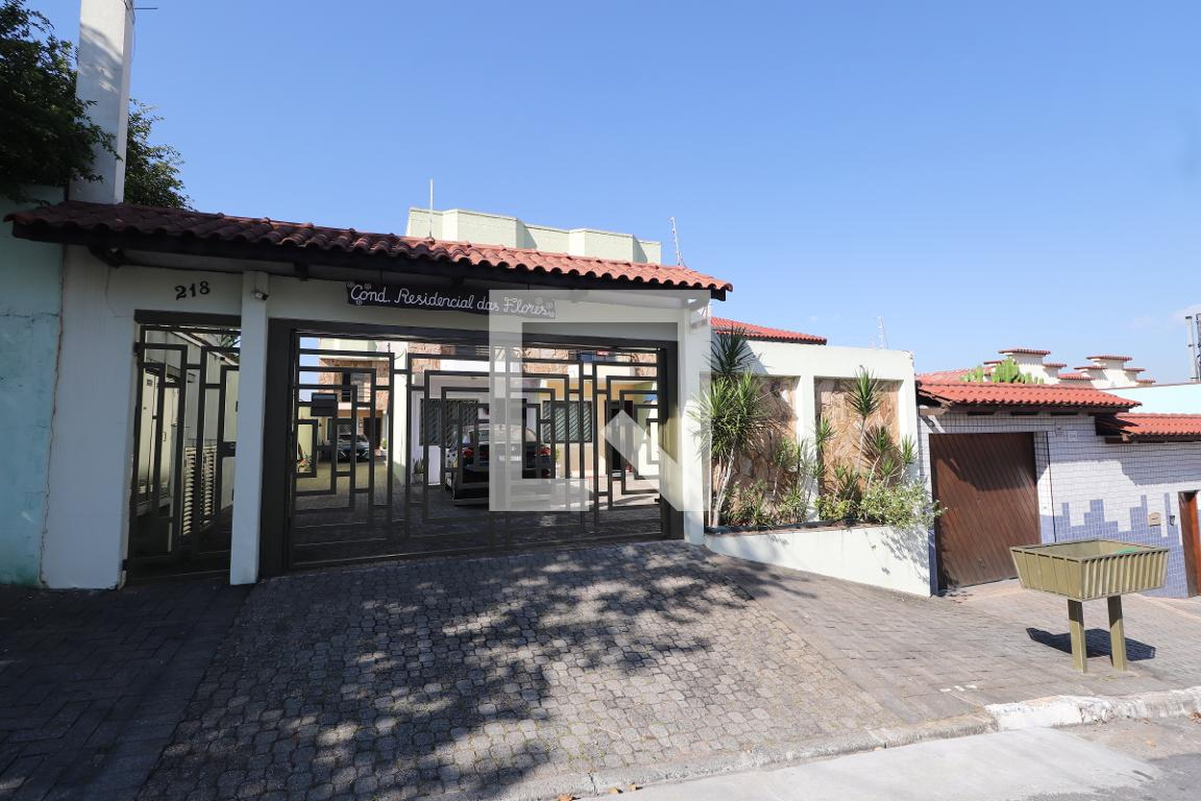 Fachada Condomínio em Rua Maria Emília, 218