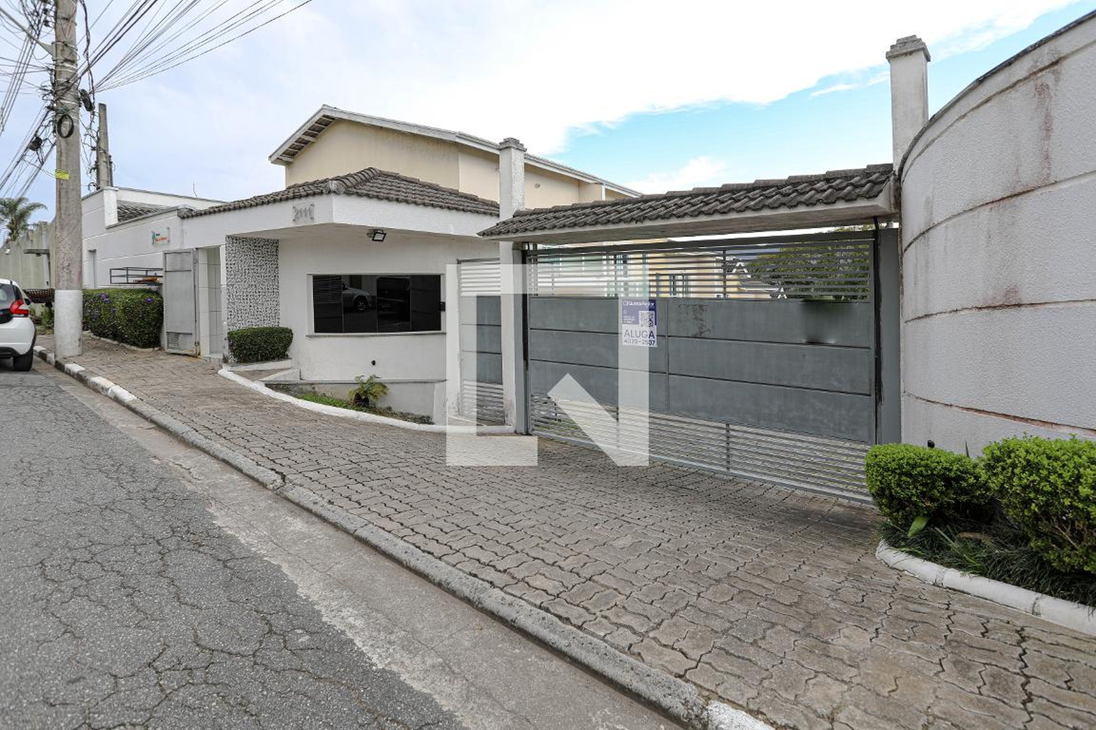 Fachada Condomínio em Rua Maria do Nascimento Bôz Vidal, 2111