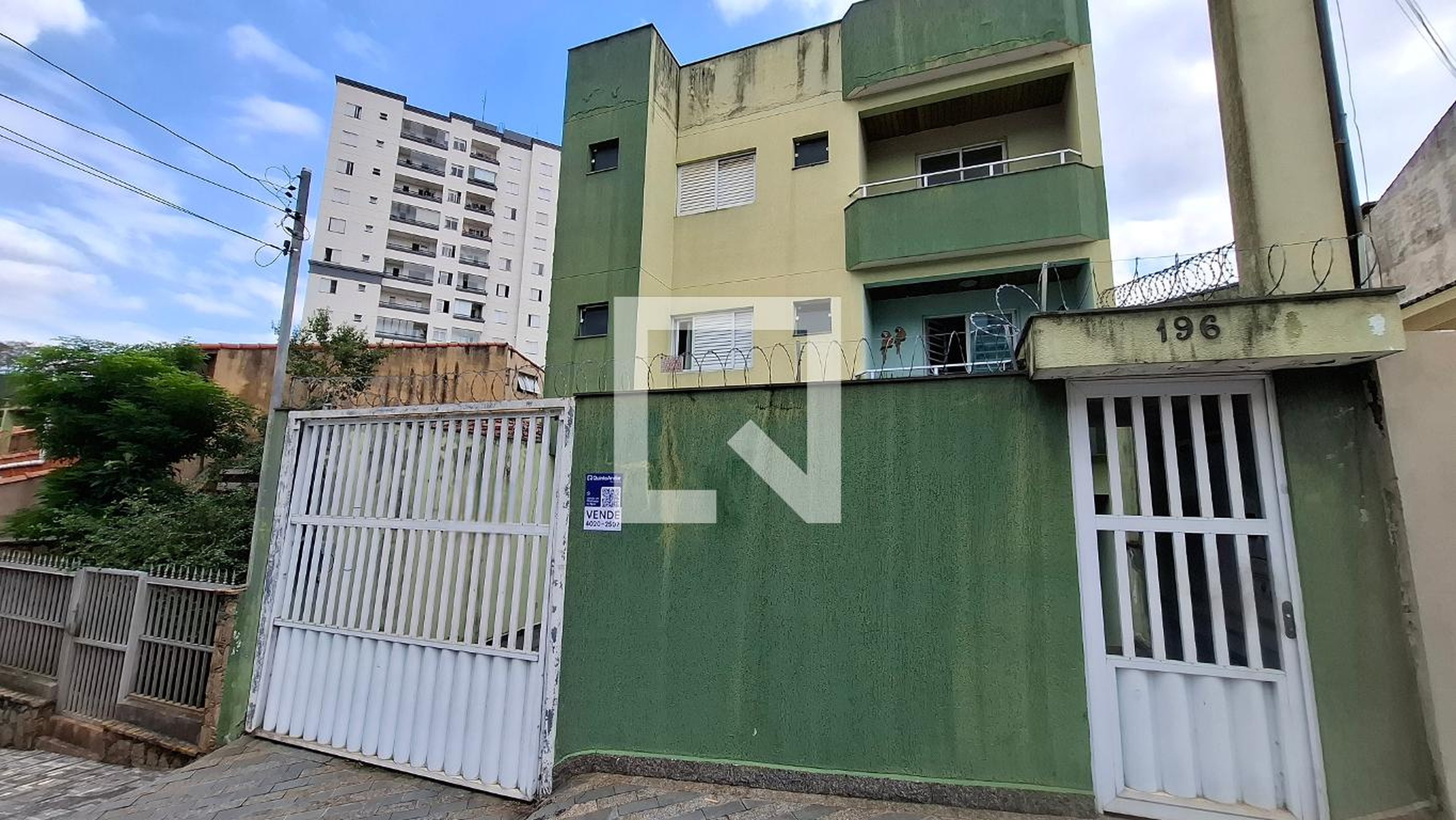 Fachada Condomínio em Rua Horácio Hunti, 196