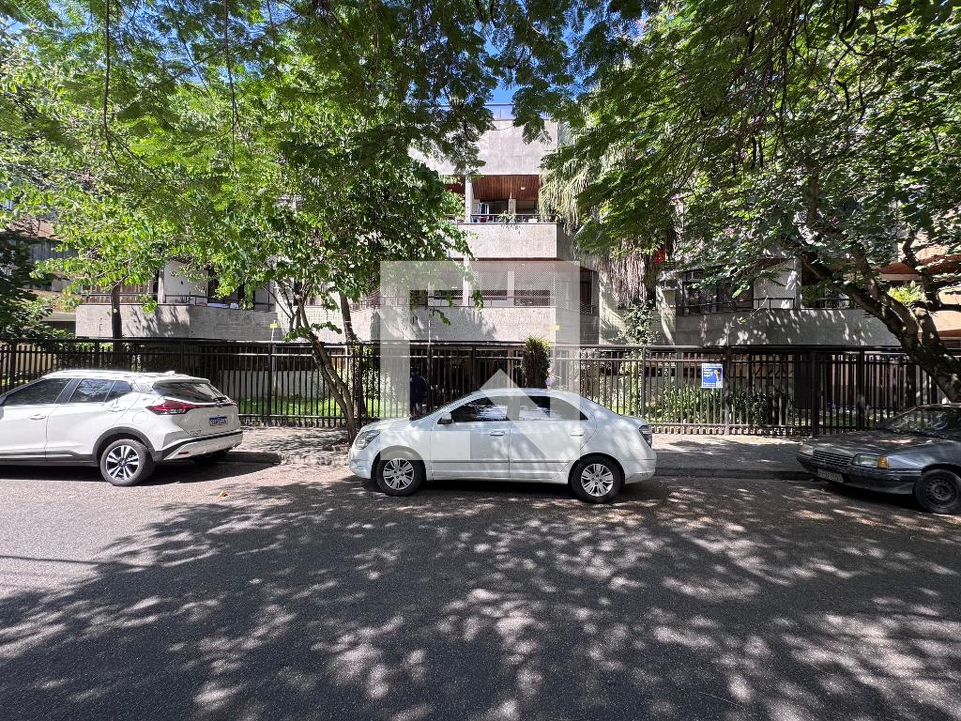 Fachada Condomínio em Rua Rabino Henrique Lemle, 323
