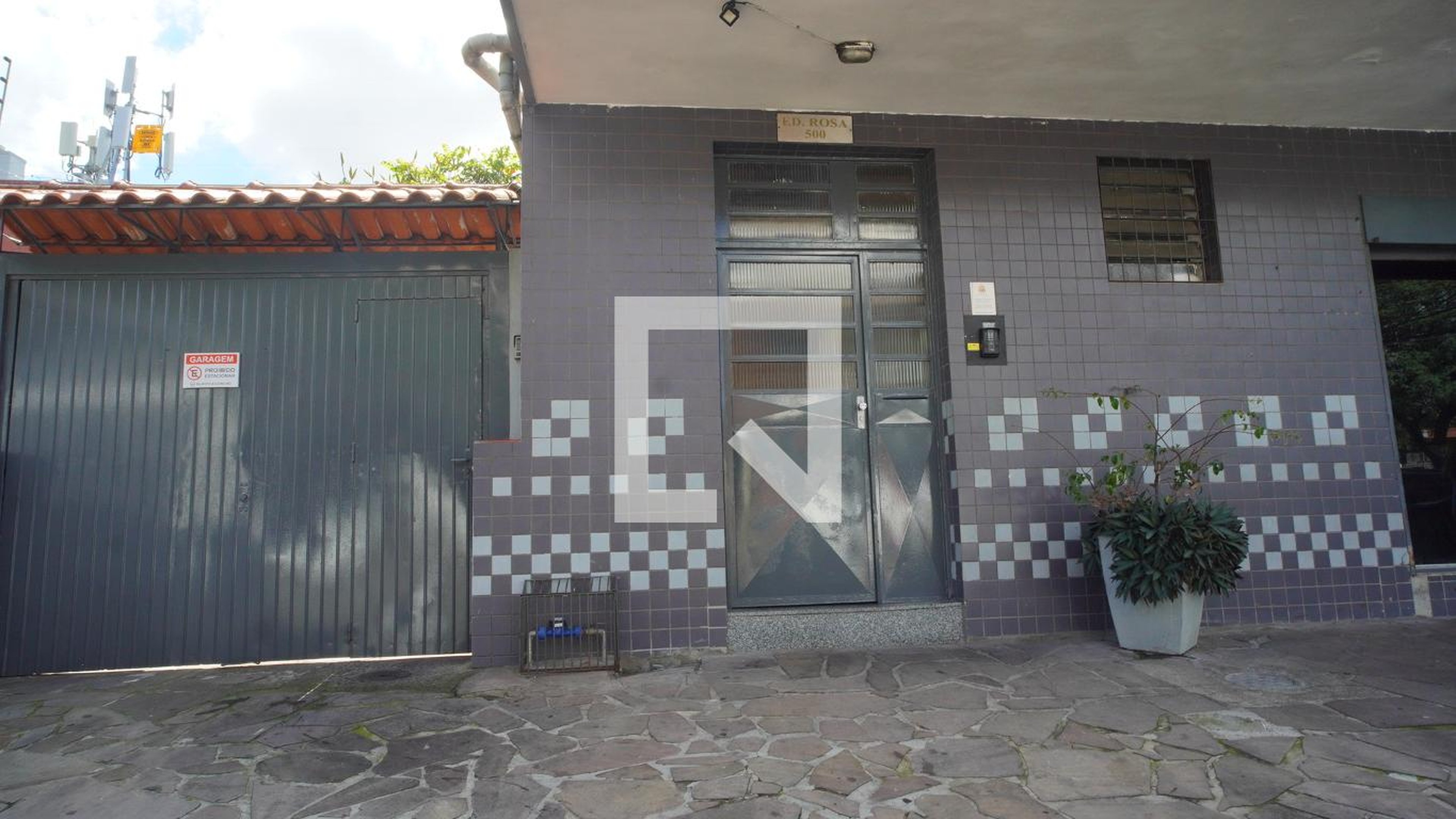 Fachada Condomínio em Rua Vicente Failace, 500