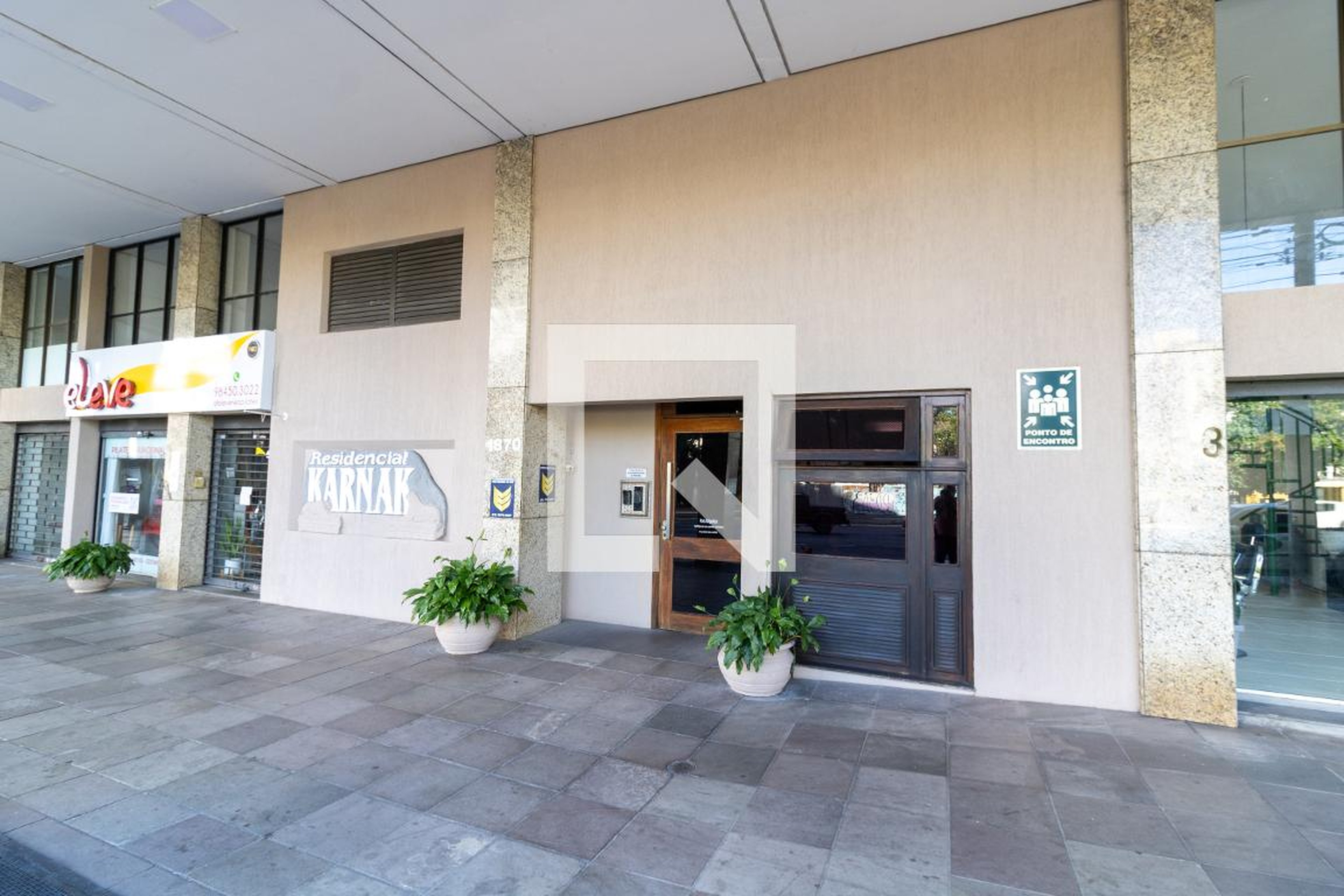 Fachada Residencial Karnak