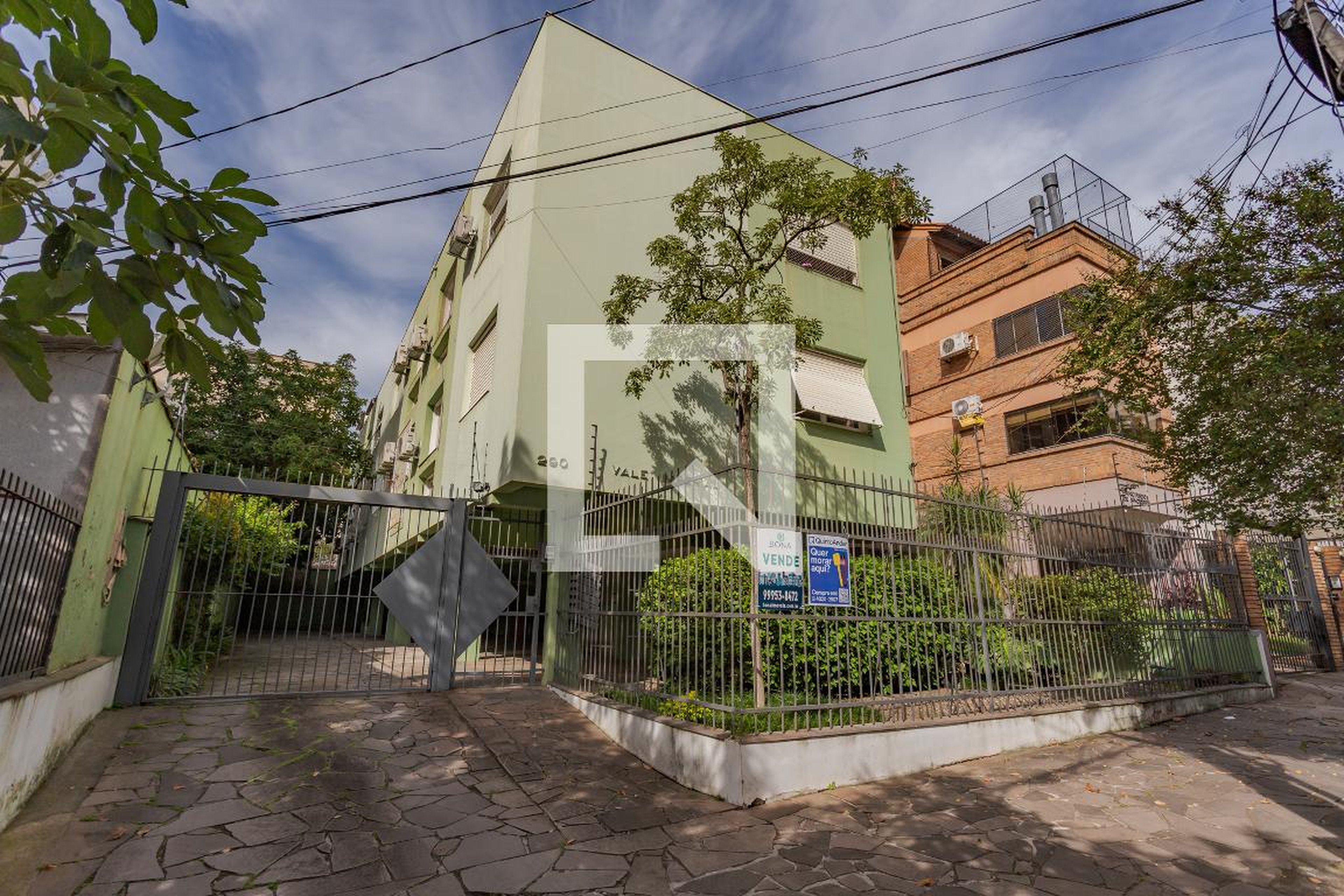 Fachada Condomínio em Rua Carlos Trein Filho, 290